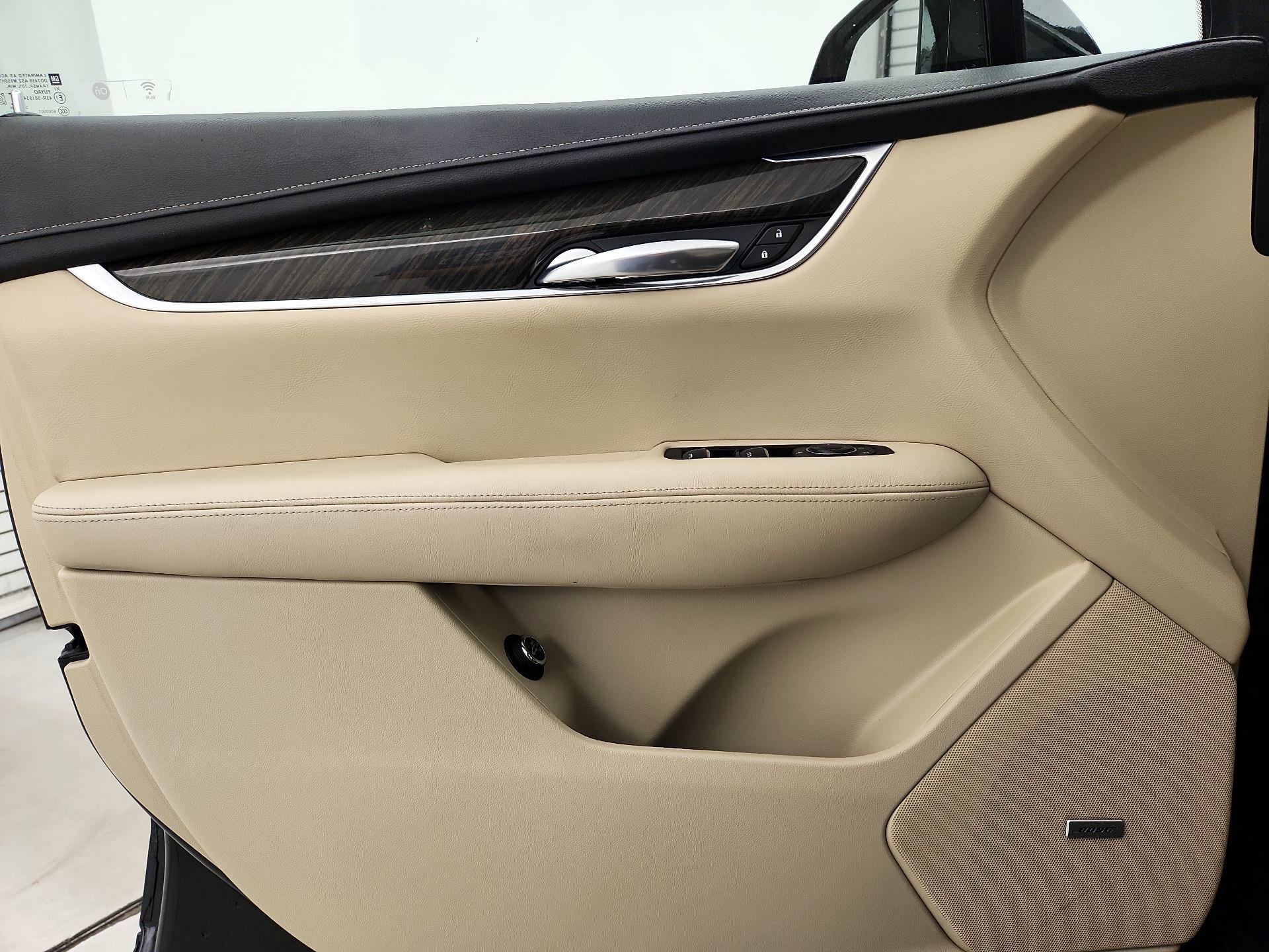 Thumbnail: 2019 Cadillac XT5 - 12