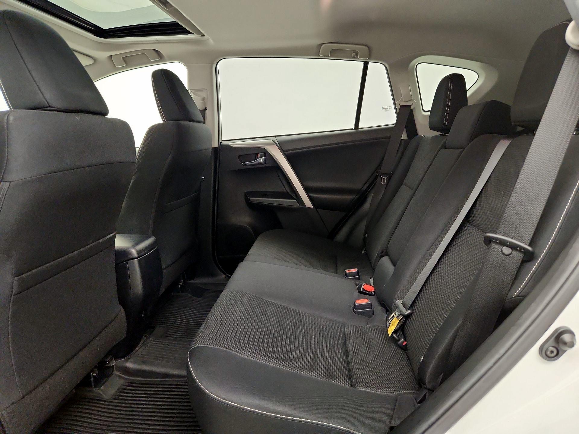 Thumbnail: 2017 Toyota RAV4 - 20