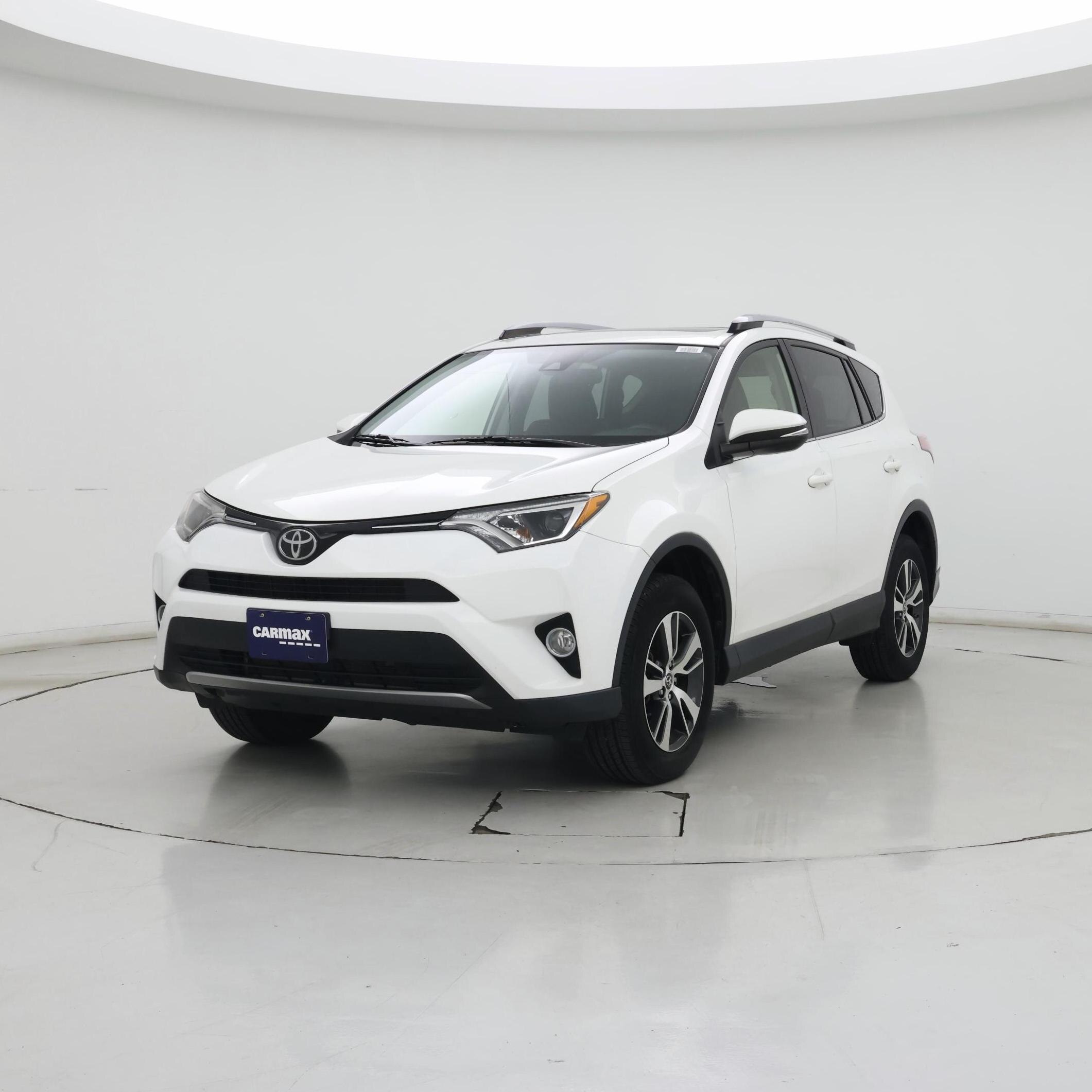Thumbnail: 2017 Toyota RAV4 - 4