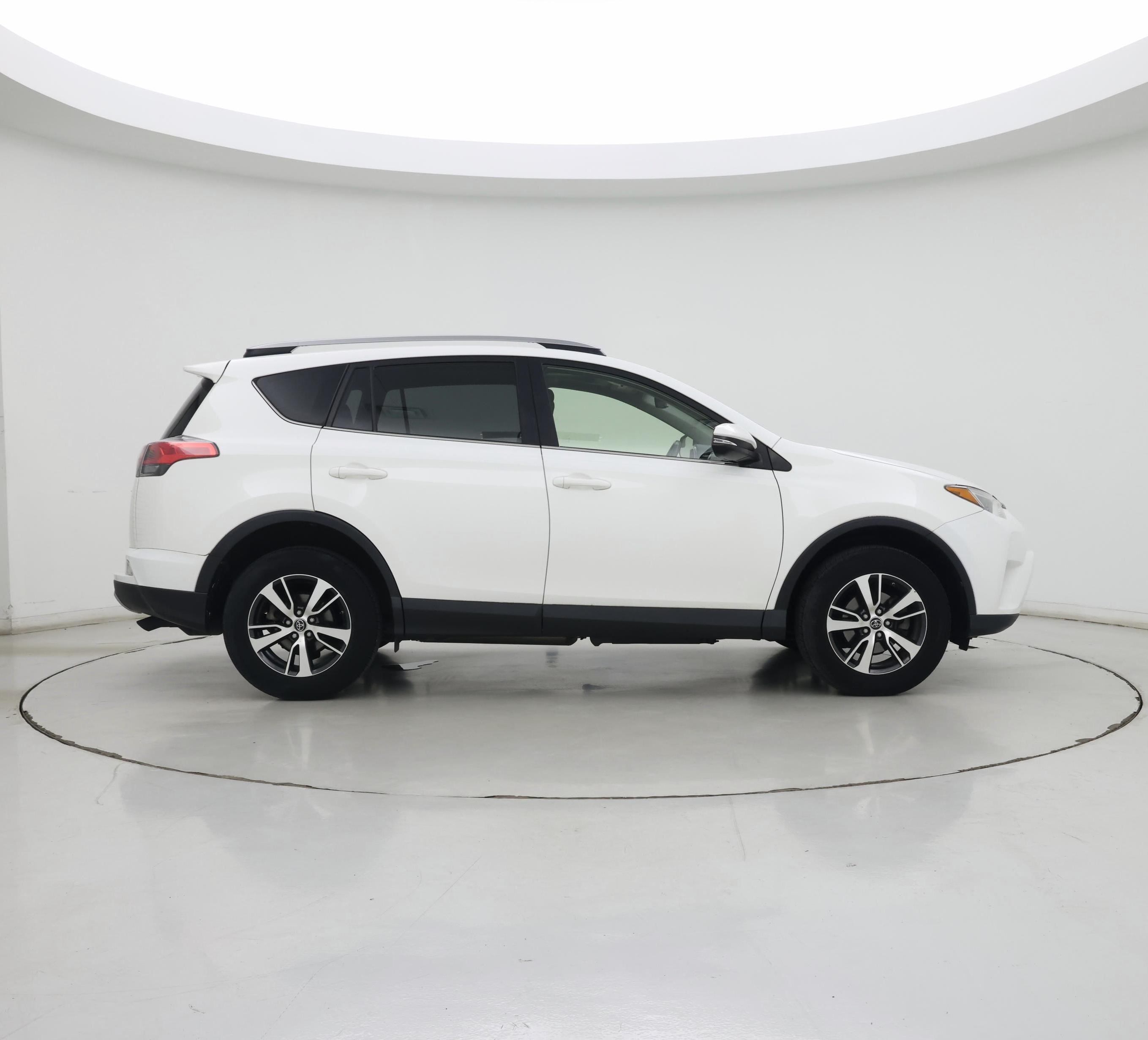 Thumbnail: 2017 Toyota RAV4 - 7
