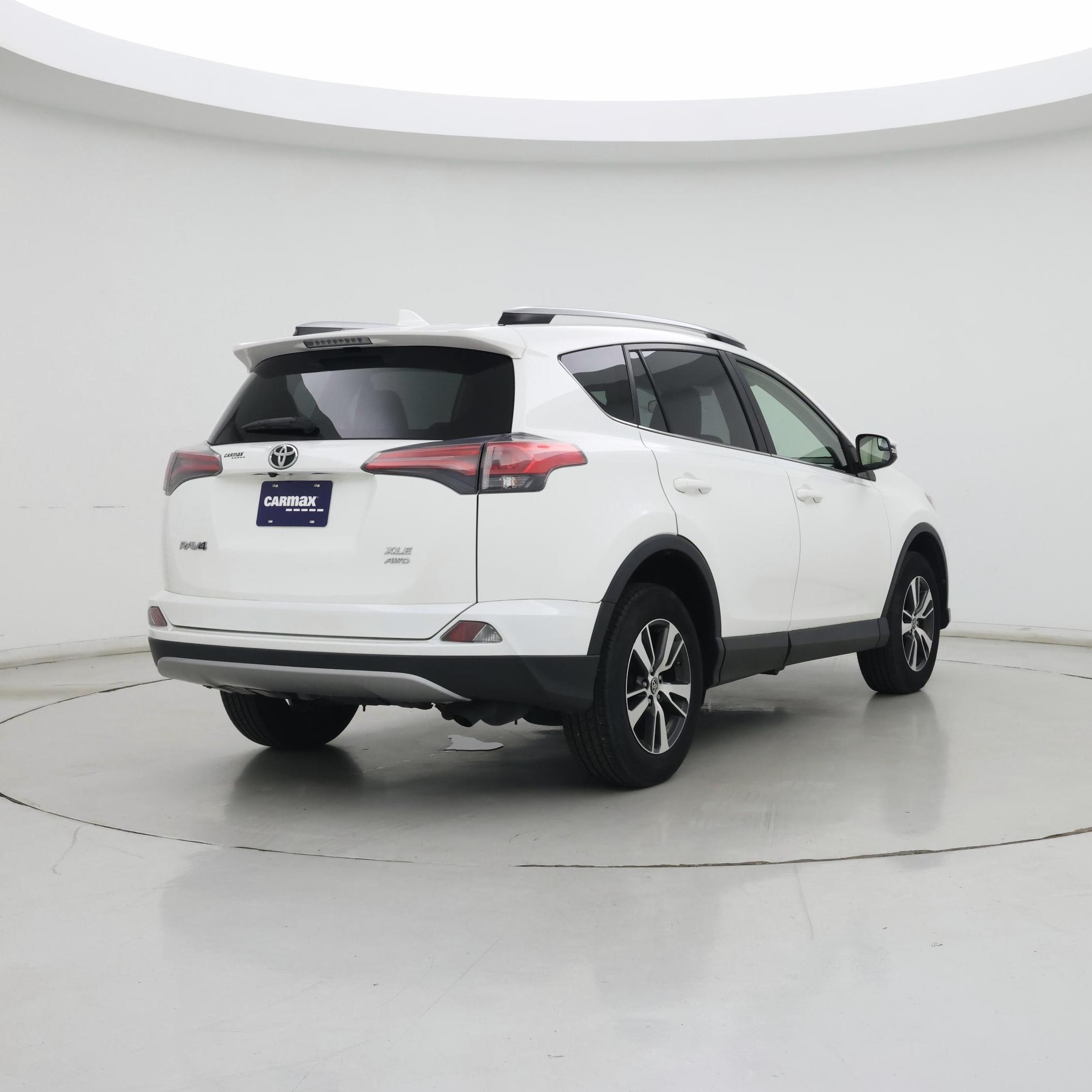 Thumbnail: 2017 Toyota RAV4 - 8