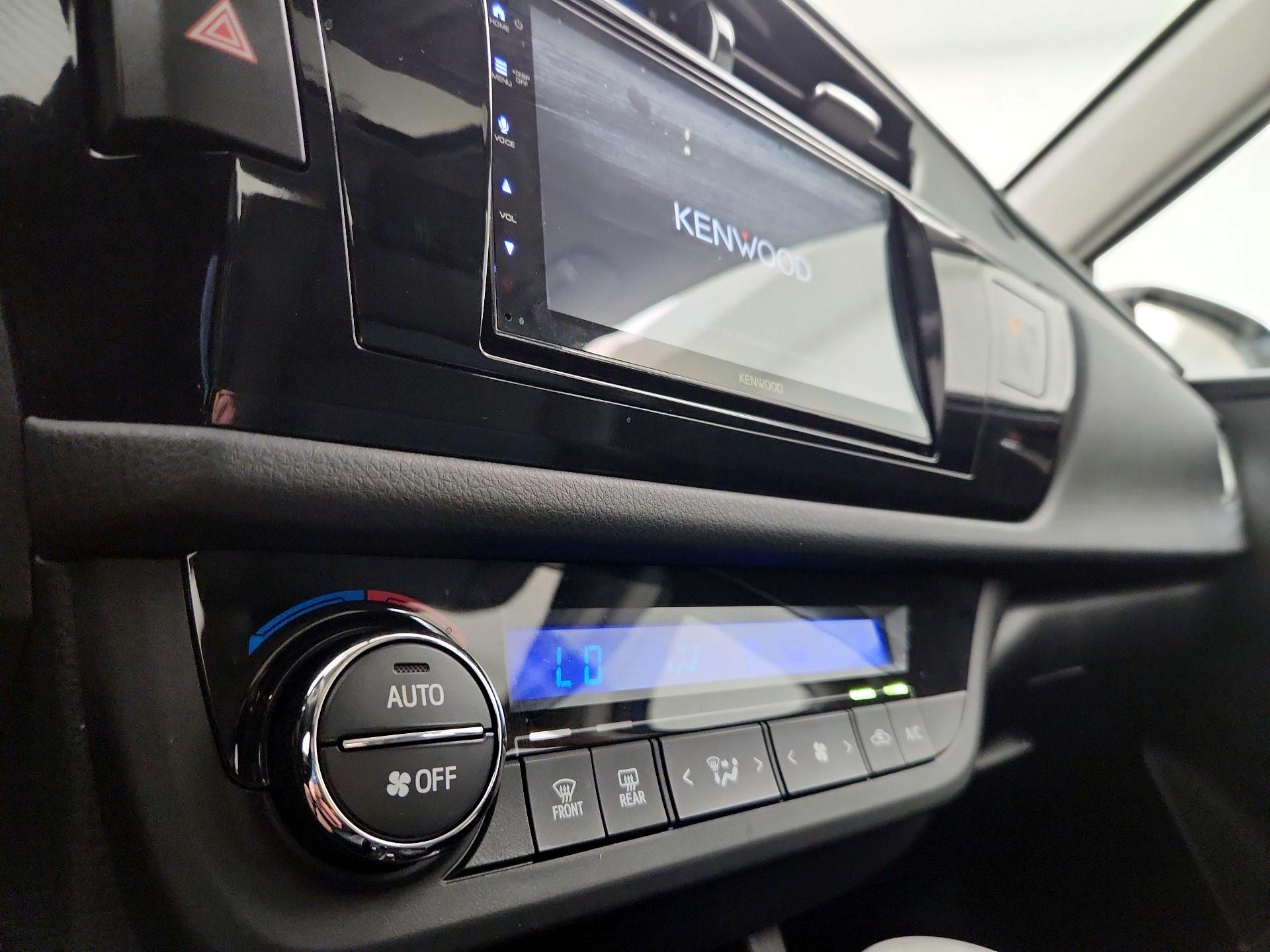 Thumbnail: 2015 Toyota Corolla - 16