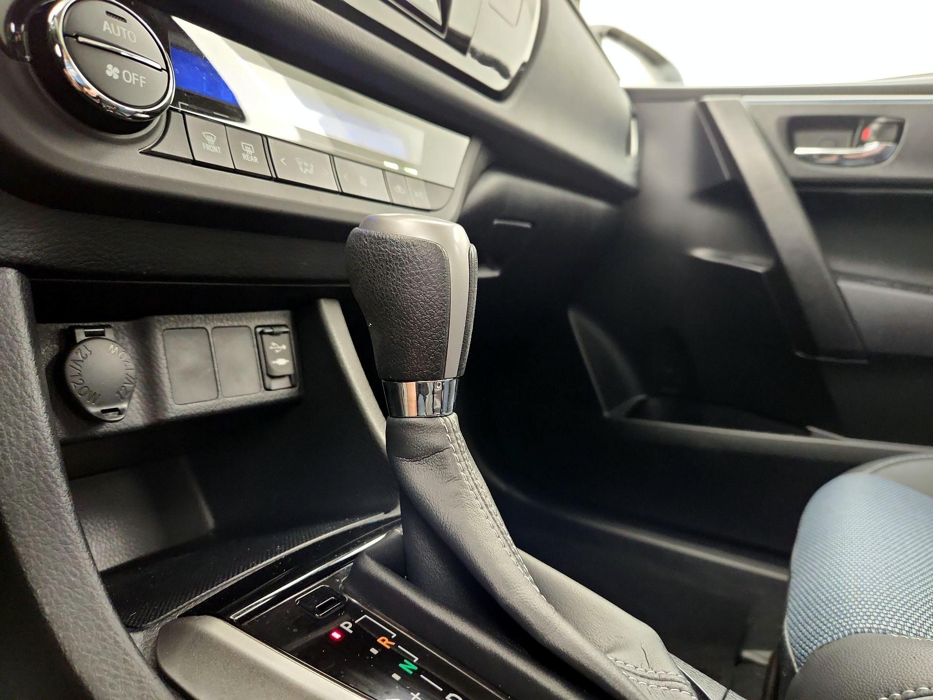 Thumbnail: 2015 Toyota Corolla - 17