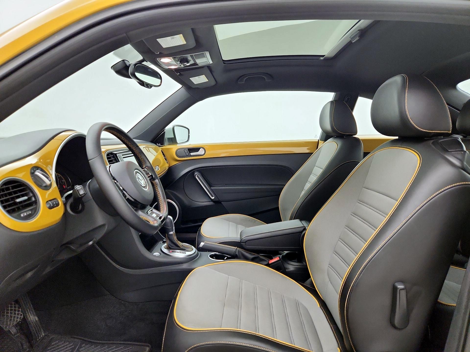 Thumbnail: 2016 Volkswagen Beetle - 11