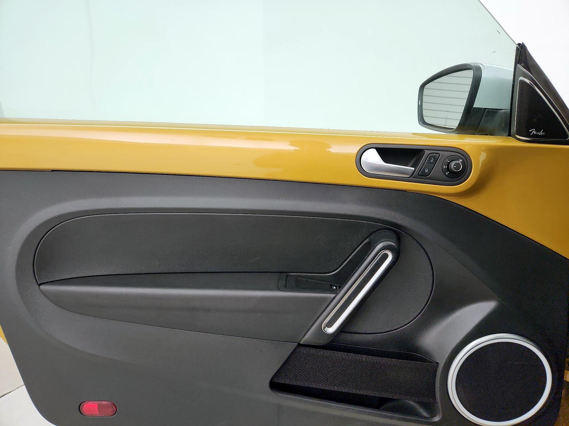 Thumbnail: 2016 Volkswagen Beetle - 12