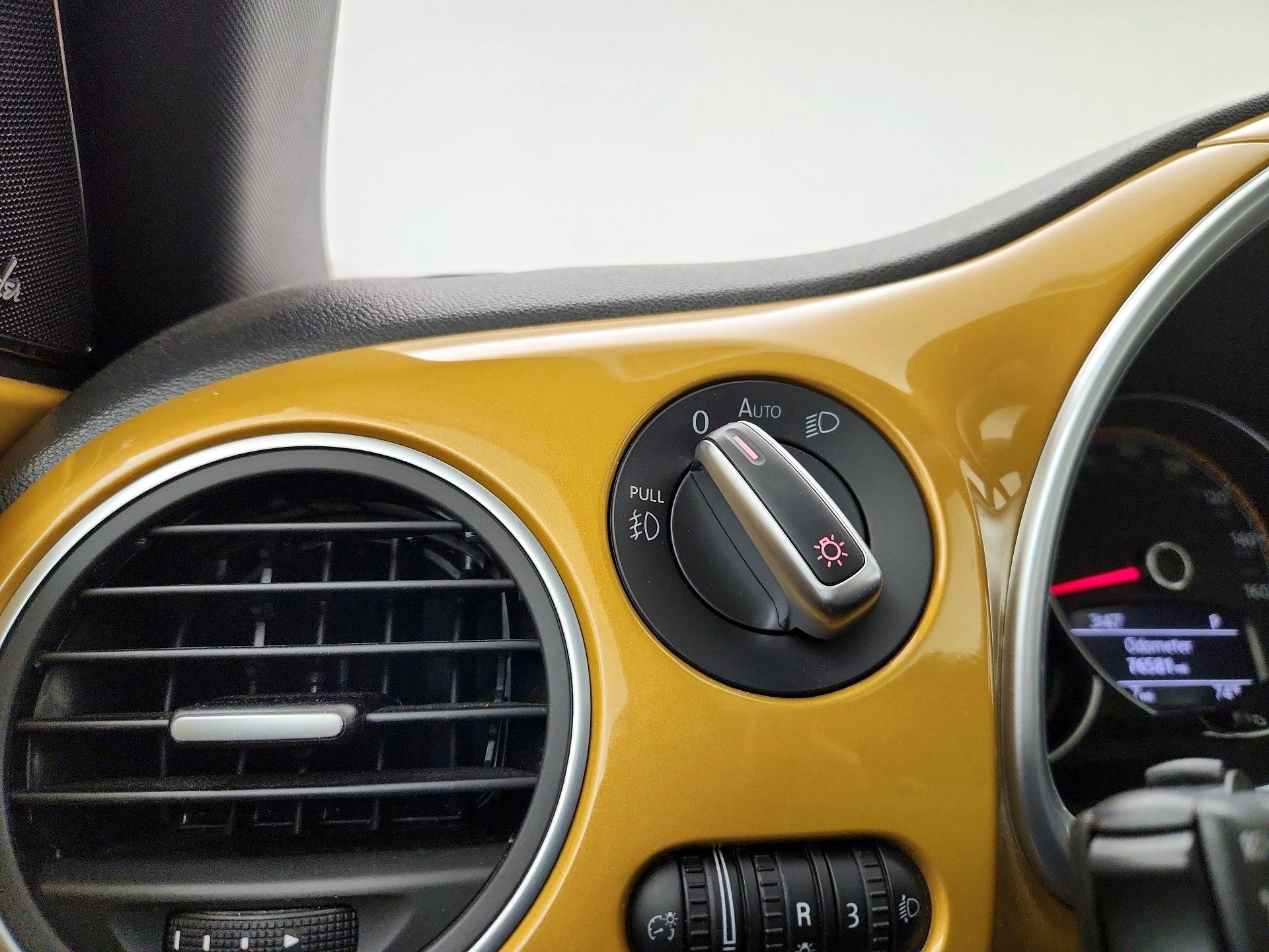 Thumbnail: 2016 Volkswagen Beetle - 13
