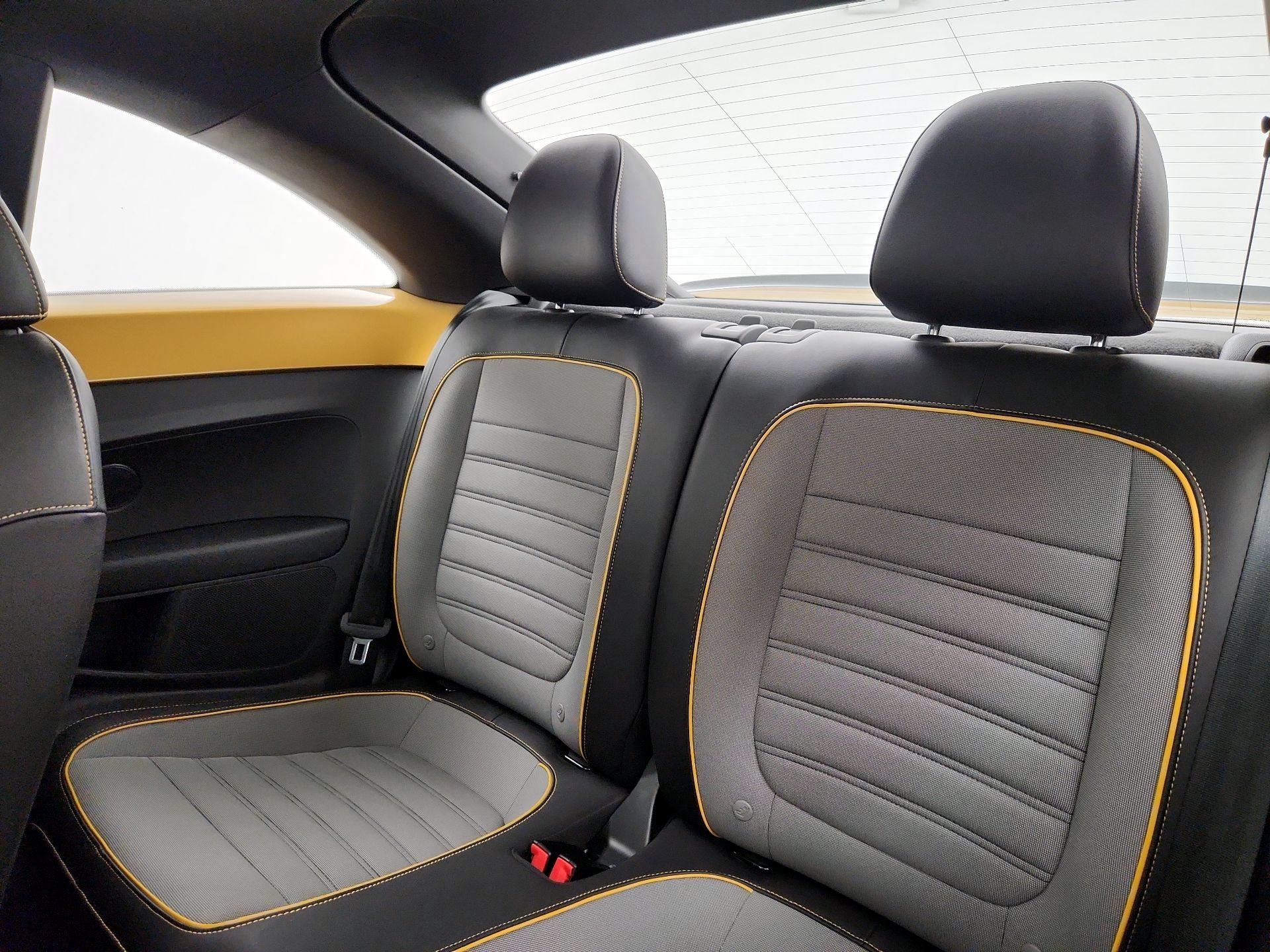 Thumbnail: 2016 Volkswagen Beetle - 20