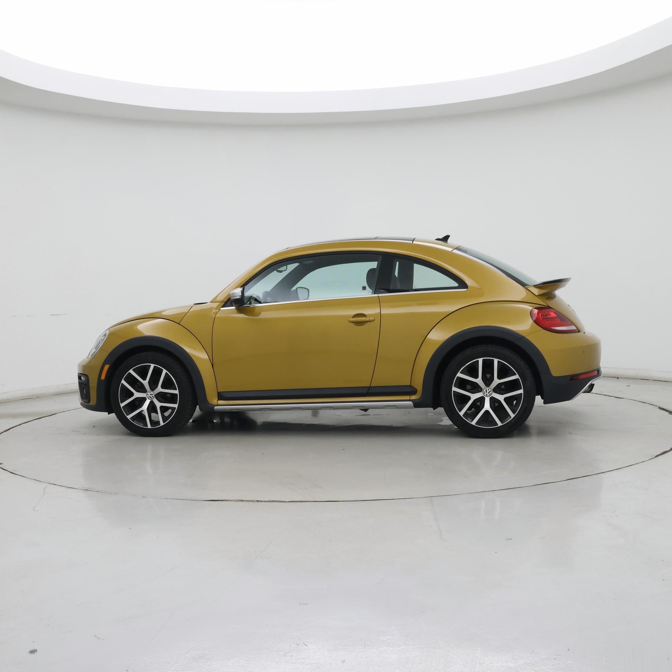Thumbnail: 2016 Volkswagen Beetle - 3
