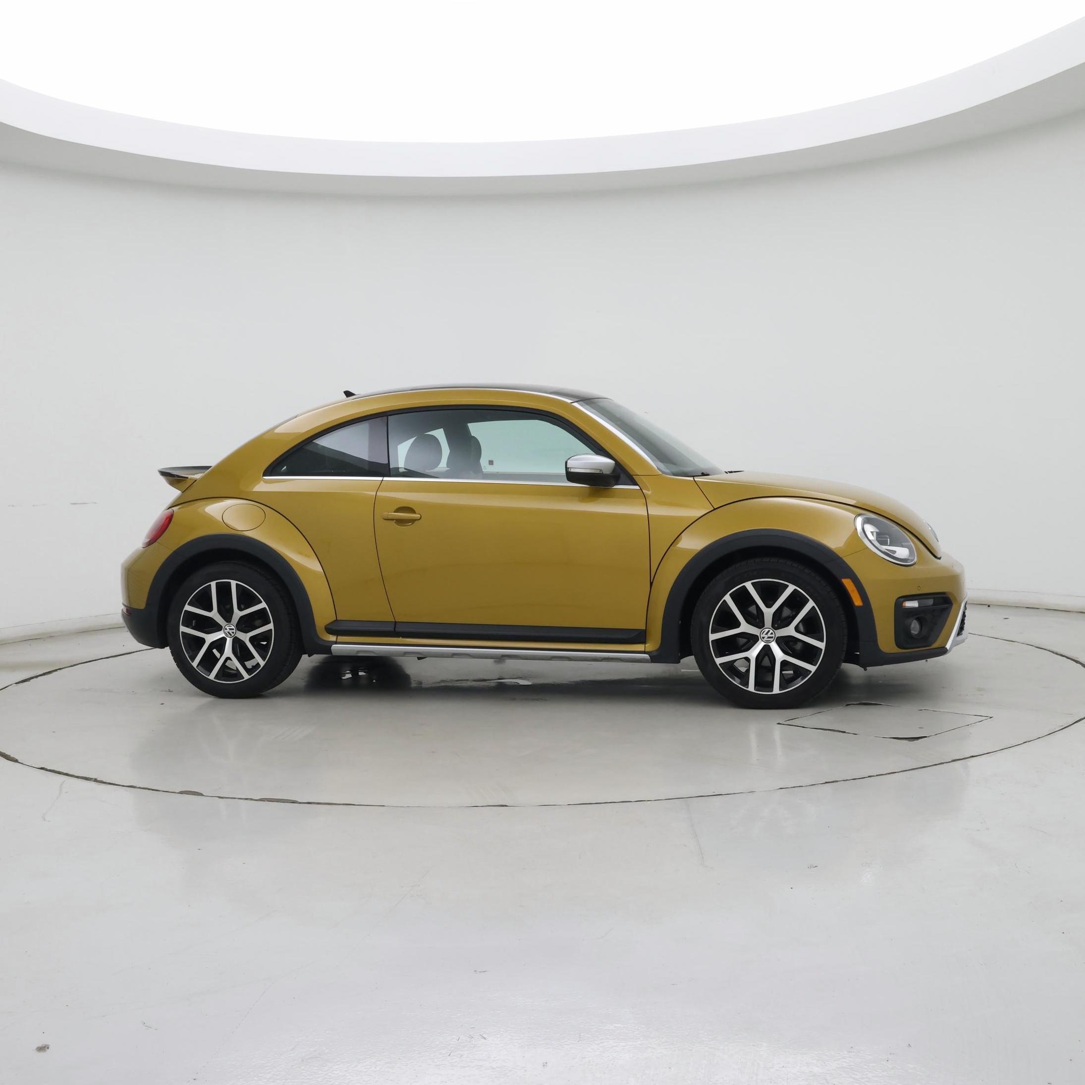 Thumbnail: 2016 Volkswagen Beetle - 7