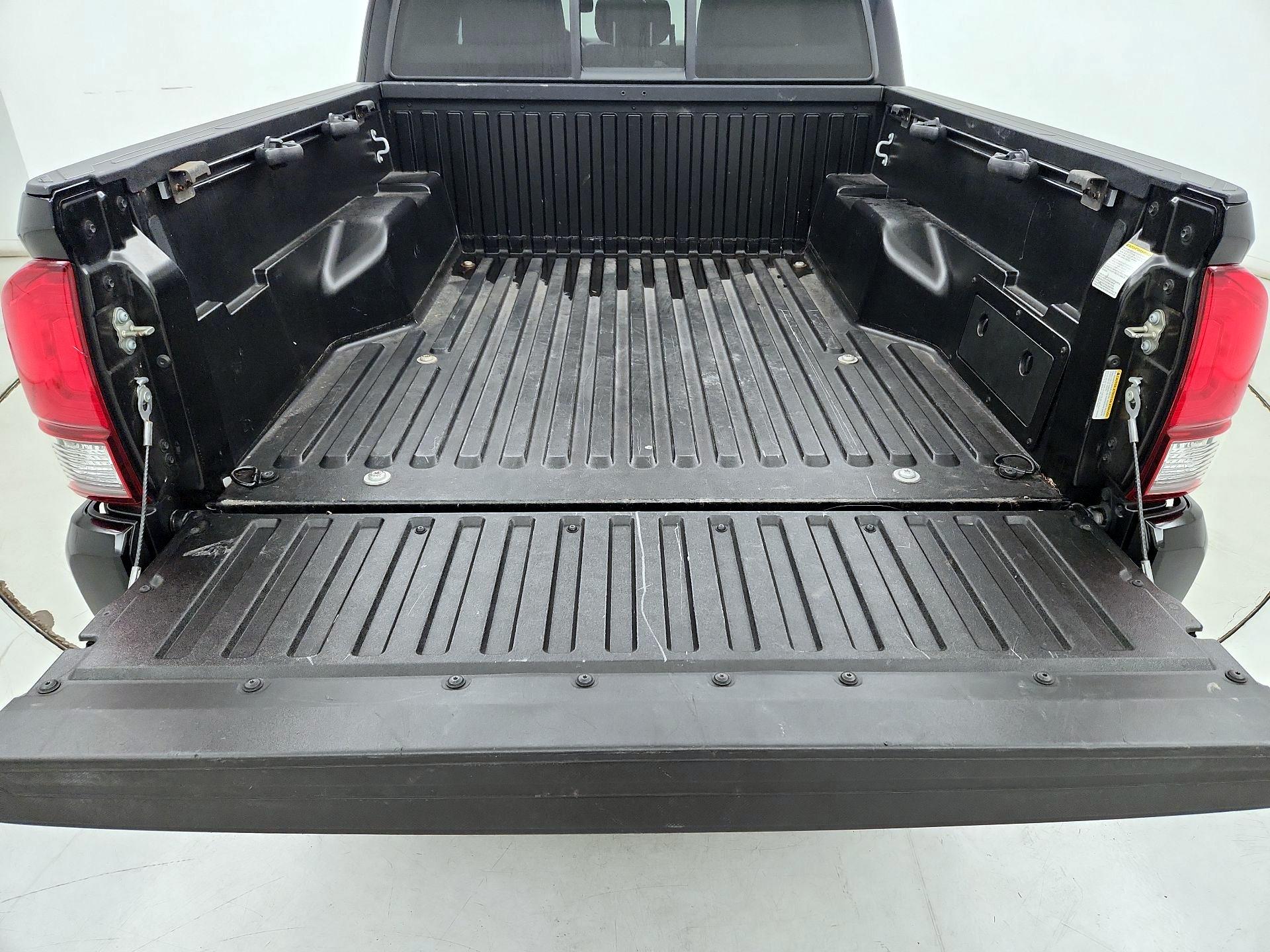 Thumbnail: 2020 Toyota Tacoma - 20