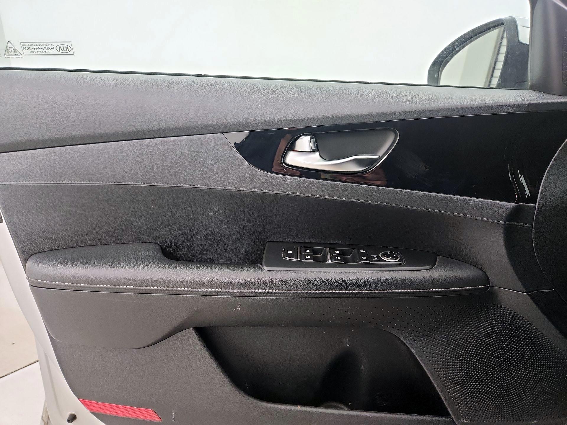 Thumbnail: 2019 Kia Forte - 12