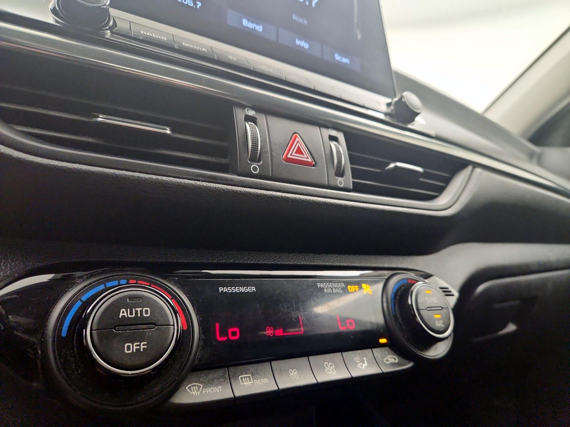 Thumbnail: 2019 Kia Forte - 16
