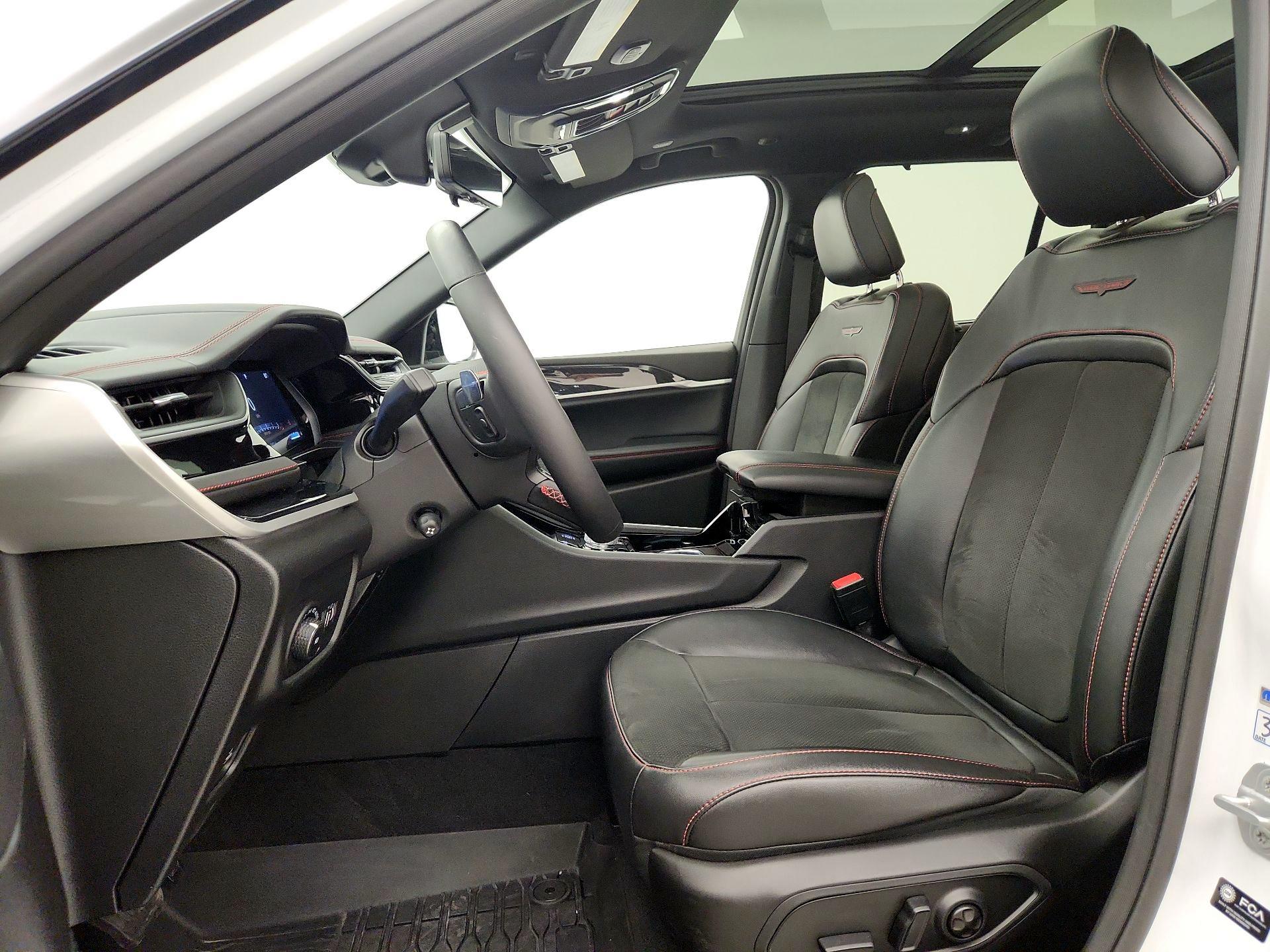 Thumbnail: 2022 Jeep Grand Cherokee - 11
