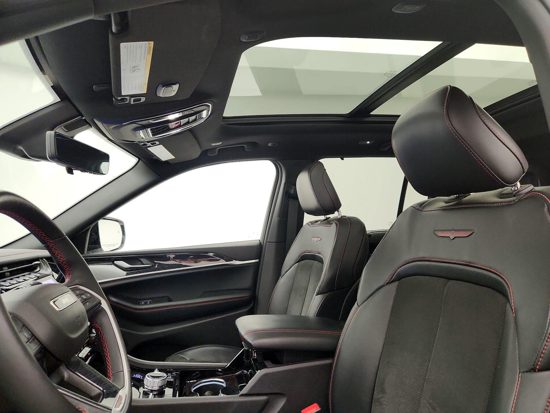 Thumbnail: 2022 Jeep Grand Cherokee - 20