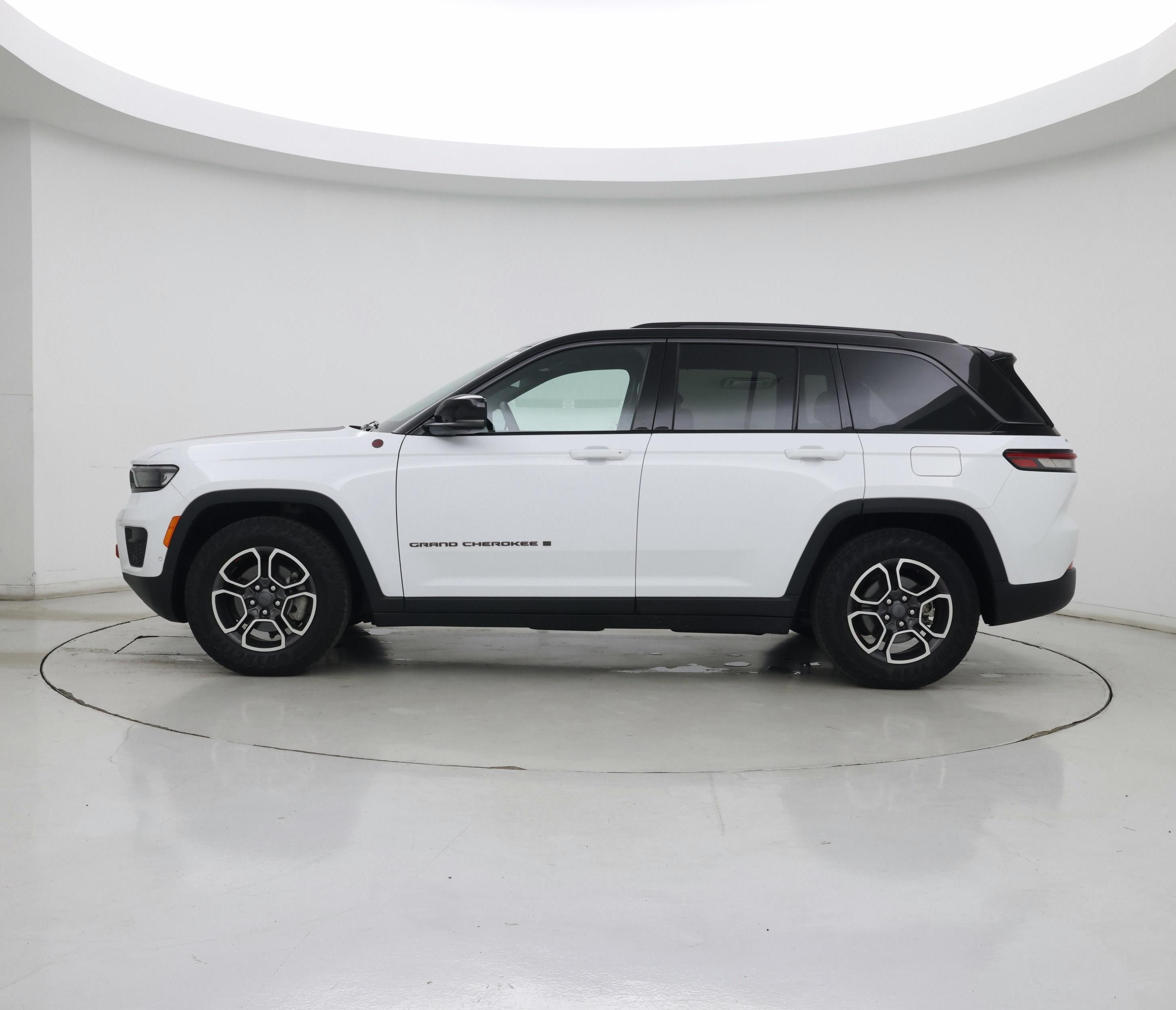 Thumbnail: 2022 Jeep Grand Cherokee - 3