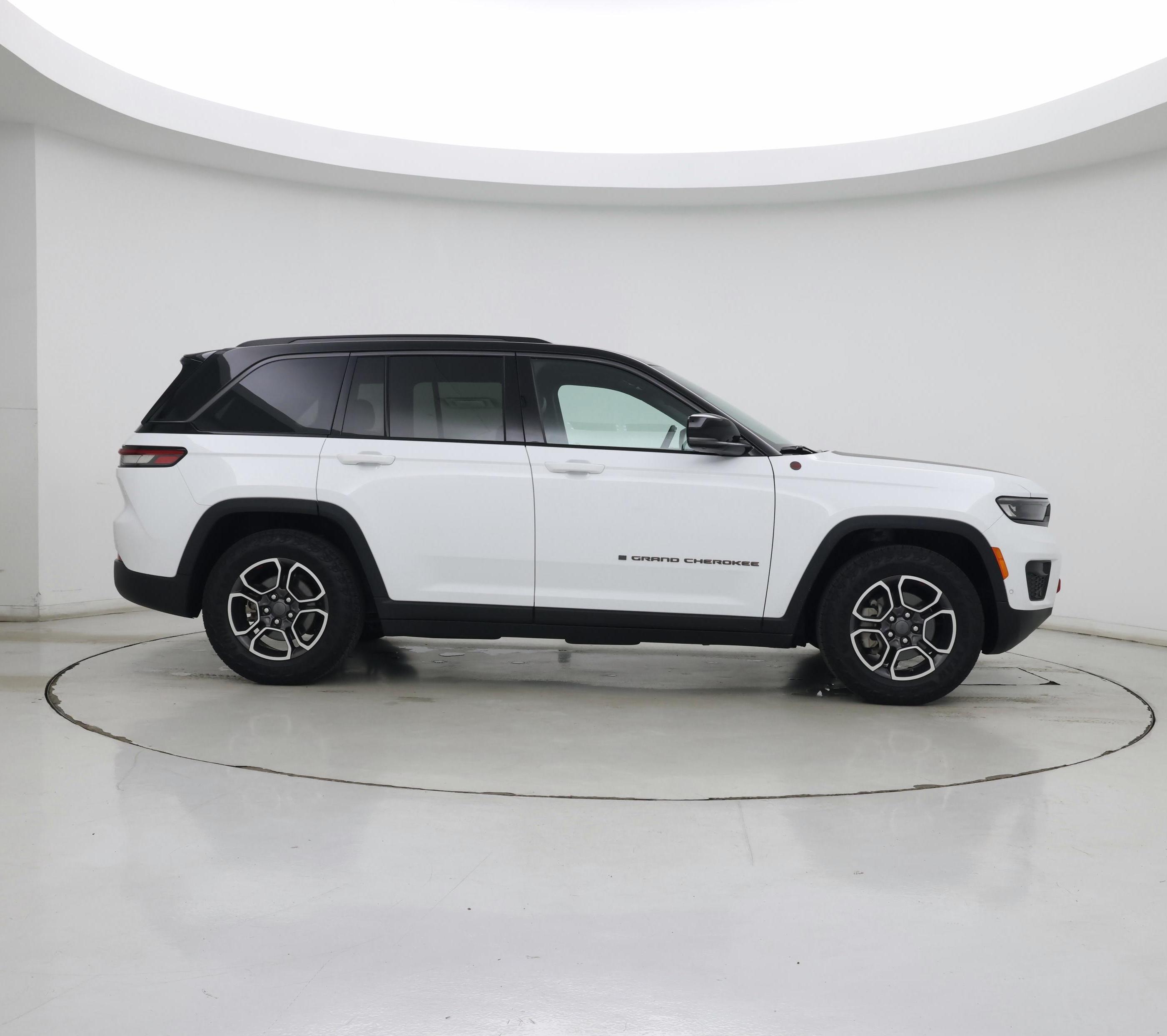 Thumbnail: 2022 Jeep Grand Cherokee - 7