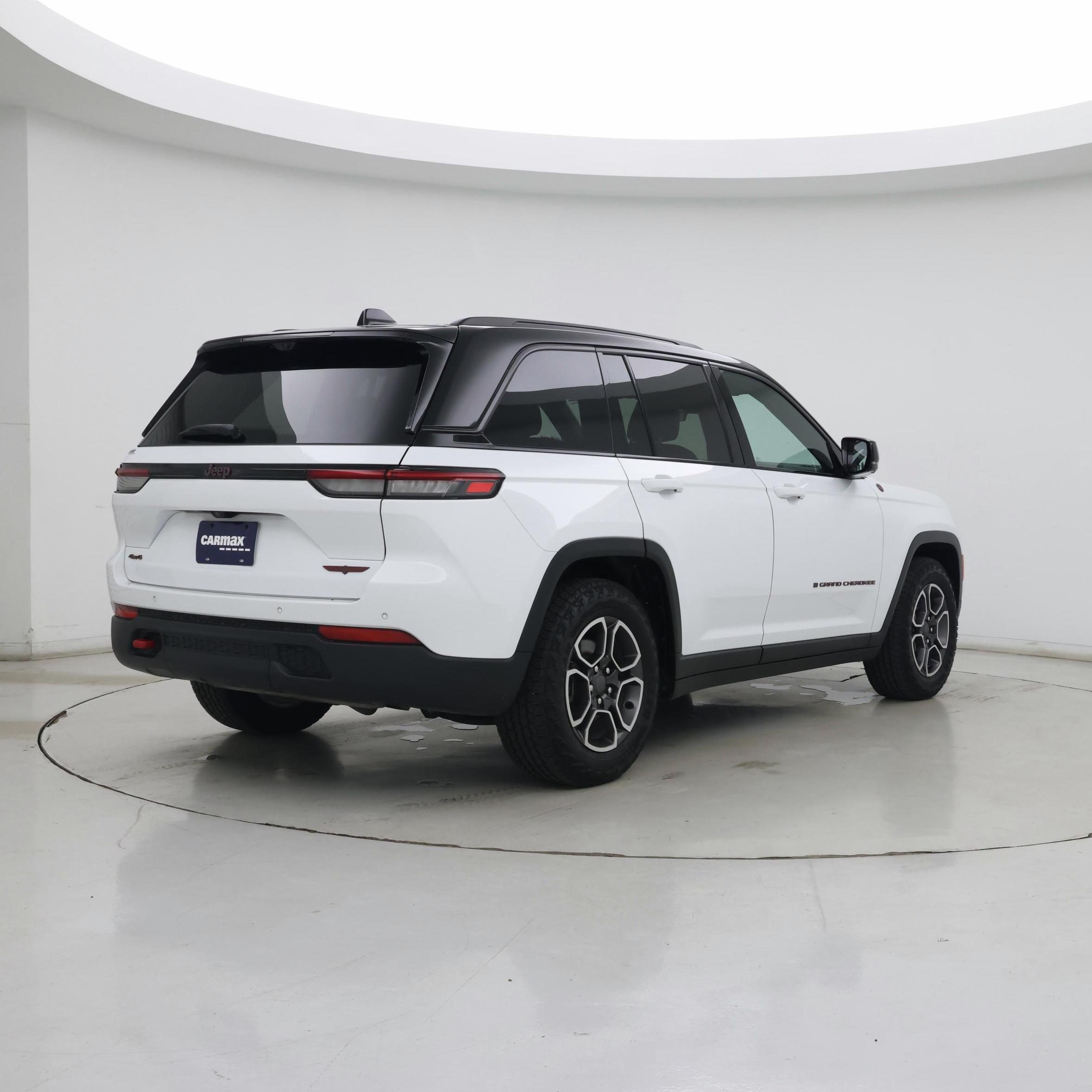 Thumbnail: 2022 Jeep Grand Cherokee - 8