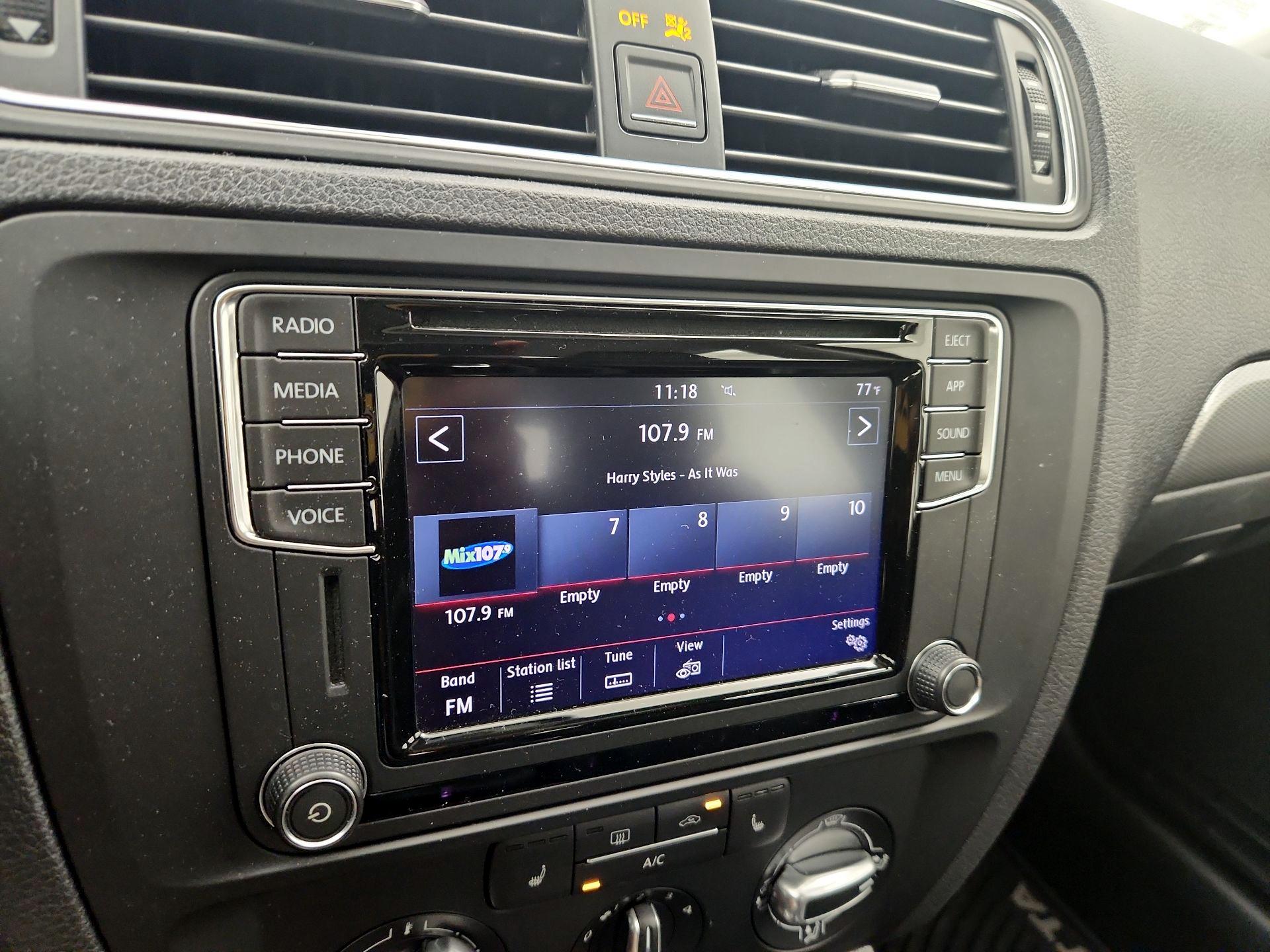 Thumbnail: 2018 Volkswagen Jetta - 15