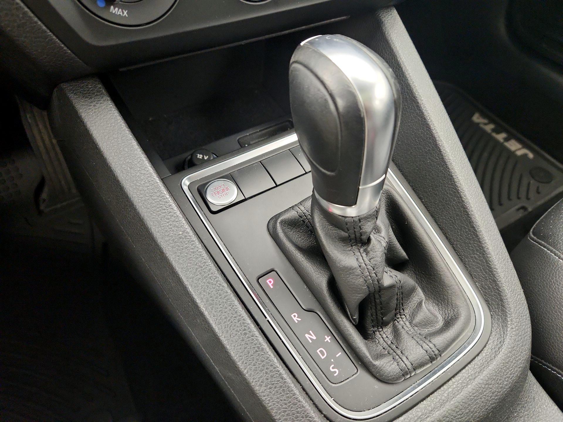 Thumbnail: 2018 Volkswagen Jetta - 17