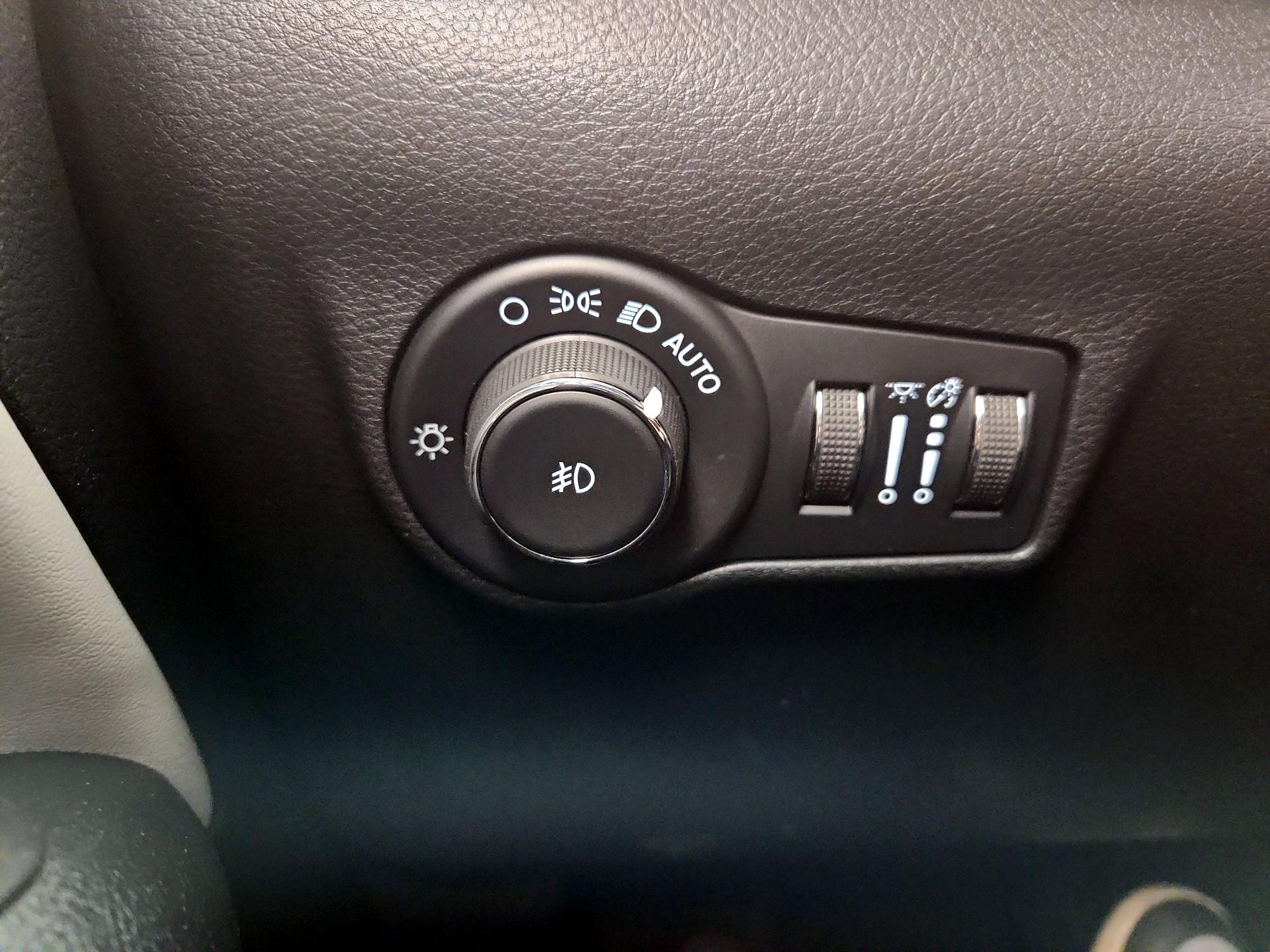 Thumbnail: 2022 Jeep Compass - 13