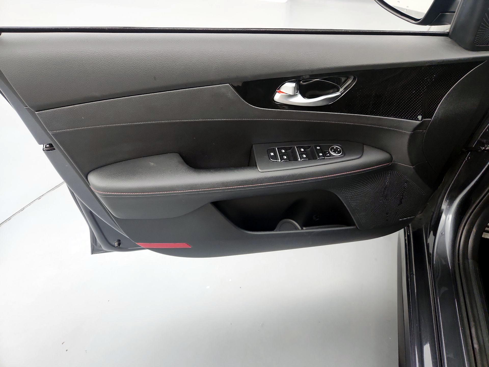 Thumbnail: 2022 Kia Forte - 12