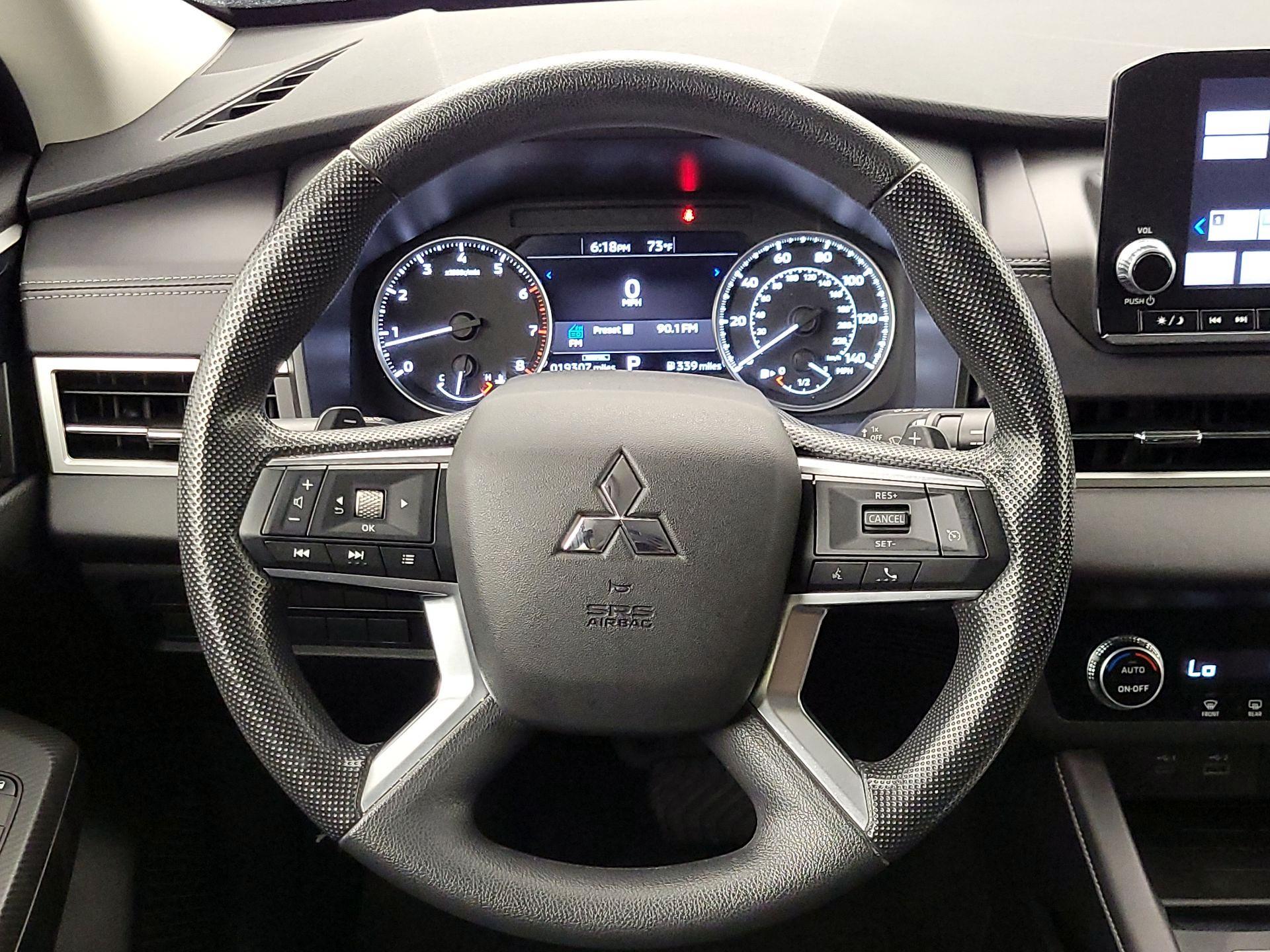 Thumbnail: 2023 Mitsubishi Outlander - 10