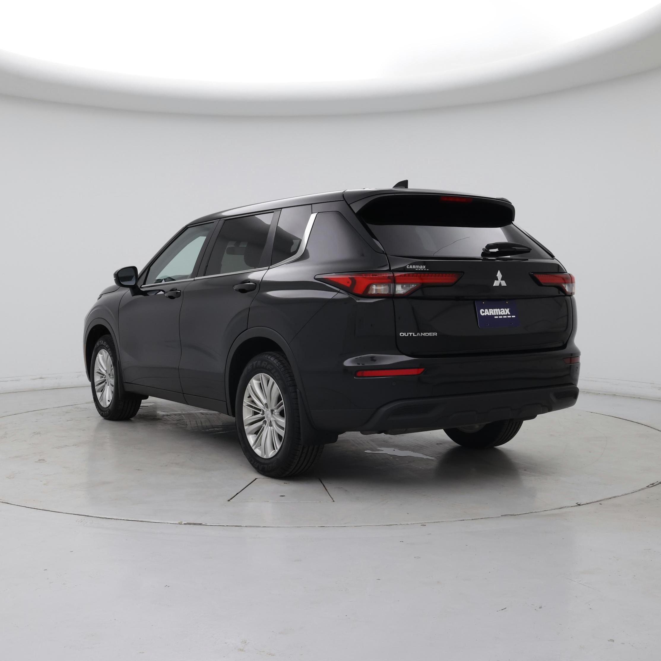 Thumbnail: 2023 Mitsubishi Outlander - 2