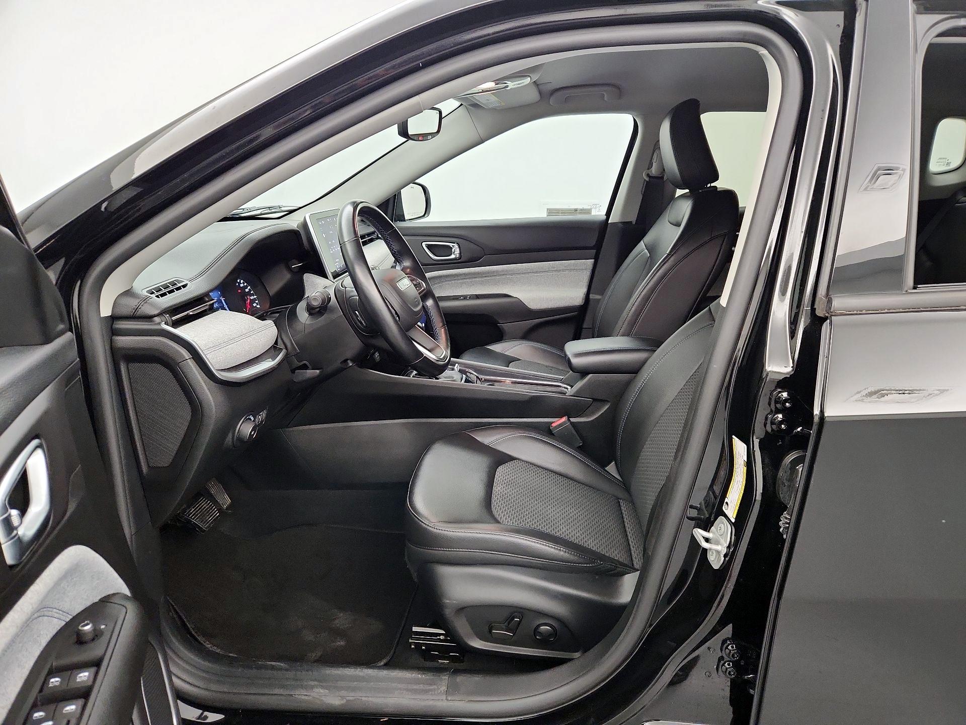 Thumbnail: 2022 Jeep Compass - 11