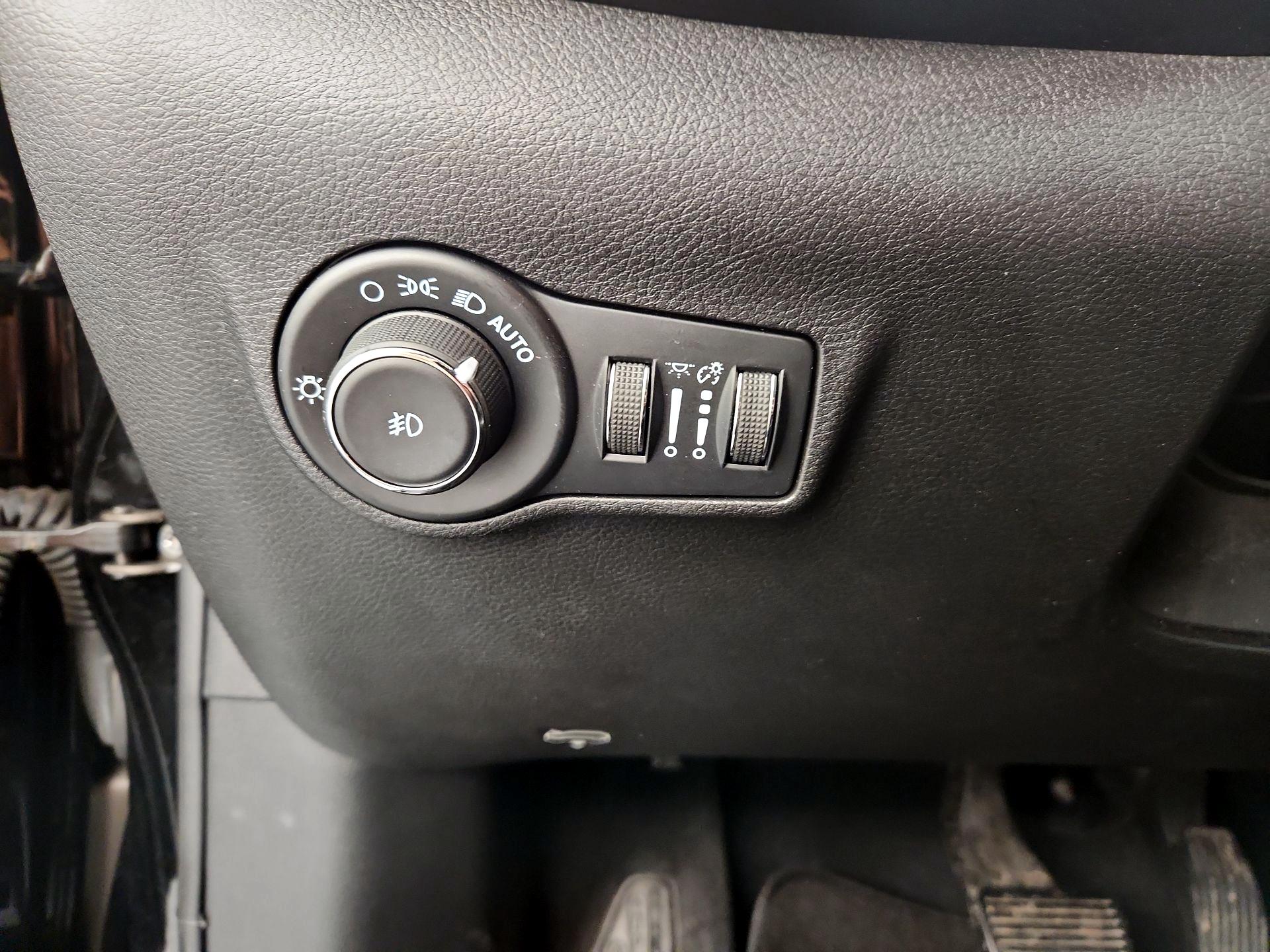 Thumbnail: 2022 Jeep Compass - 13