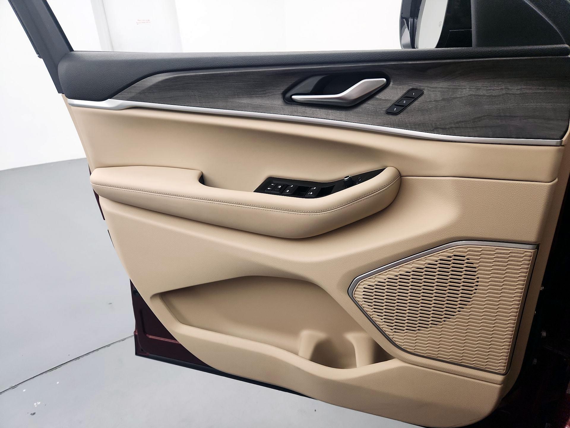 Thumbnail: 2022 Jeep Grand Cherokee - 12