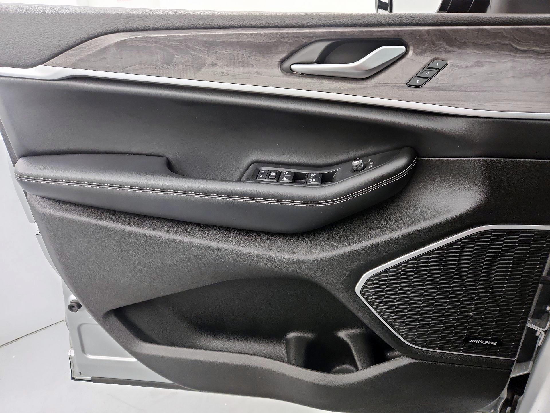 Thumbnail: 2022 Jeep Grand Cherokee - 12