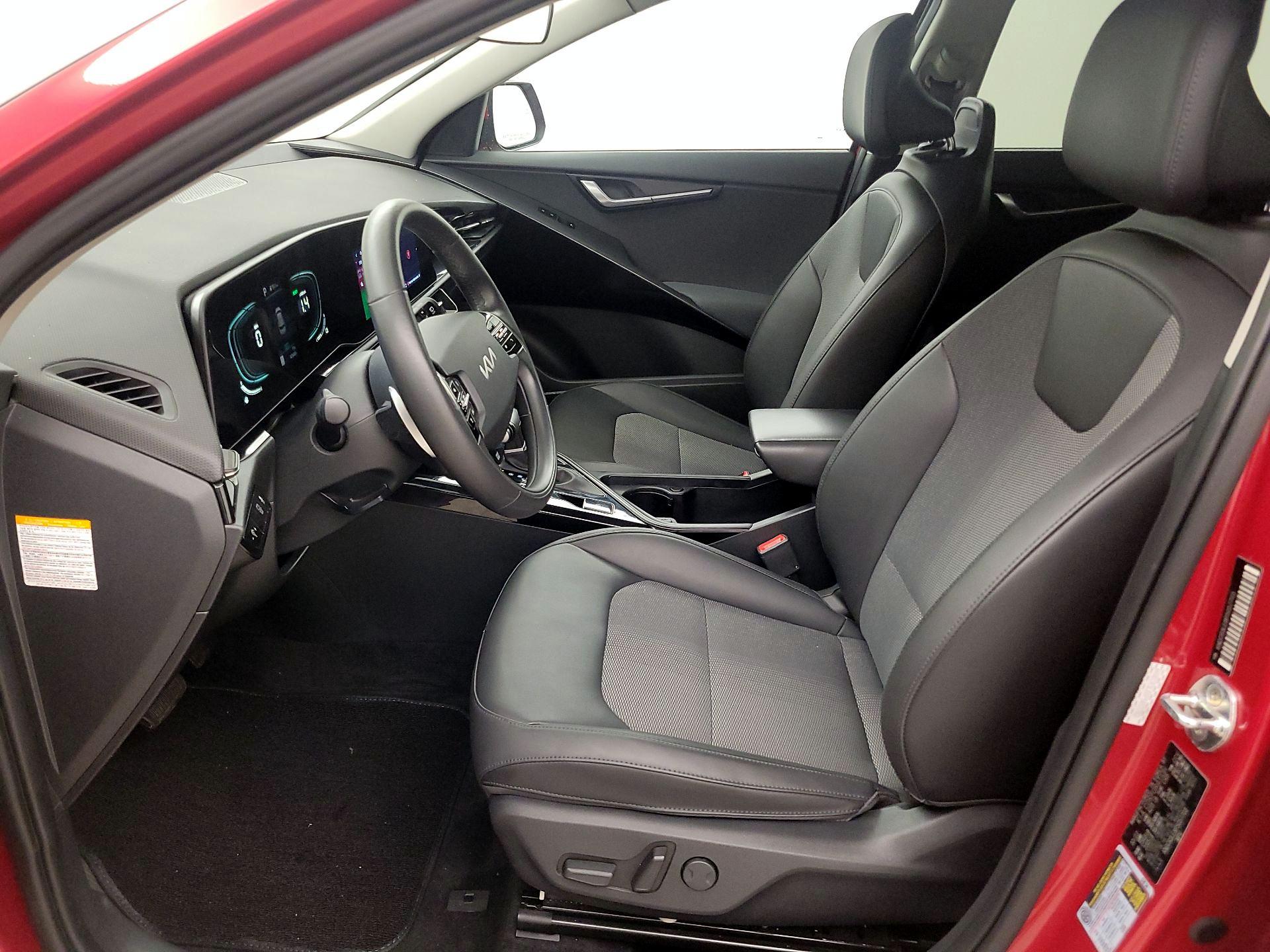 Thumbnail: 2023 Kia Niro - 11
