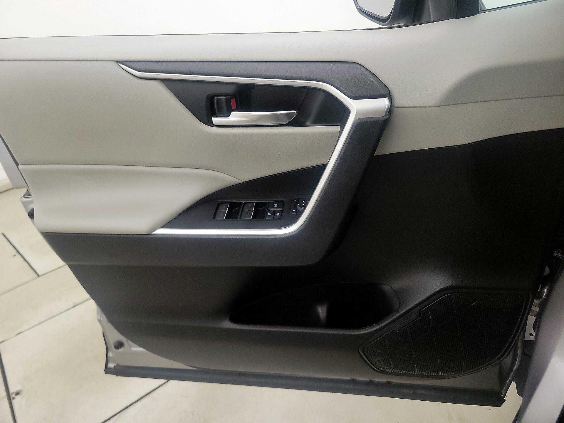 Thumbnail: 2022 Toyota RAV4 - 12