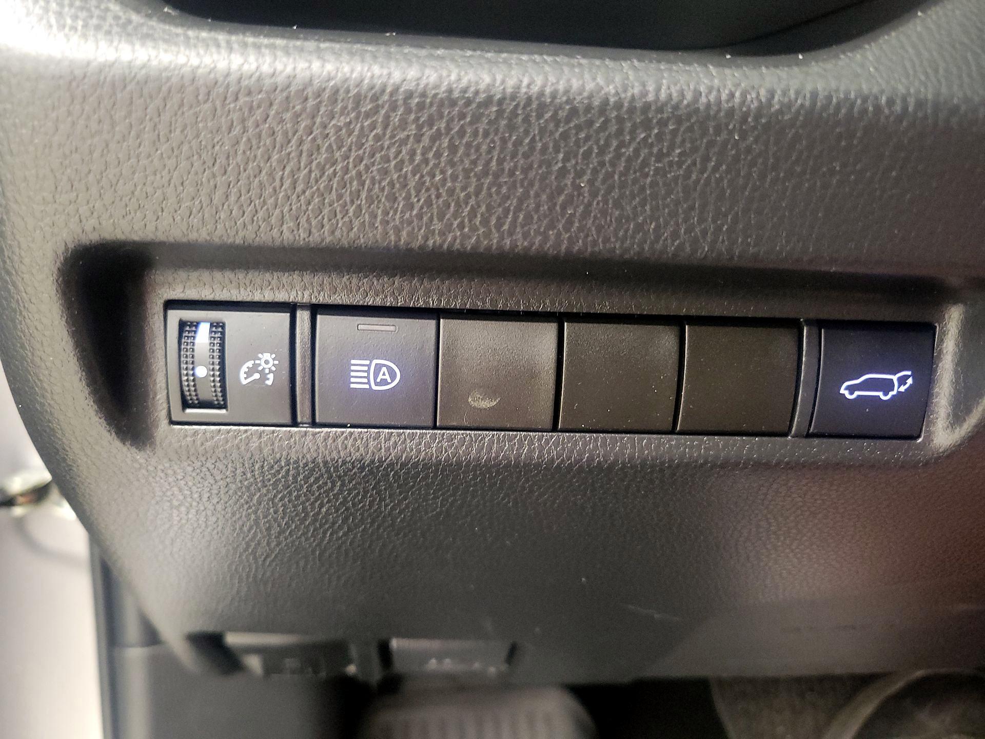 Thumbnail: 2022 Toyota RAV4 - 13