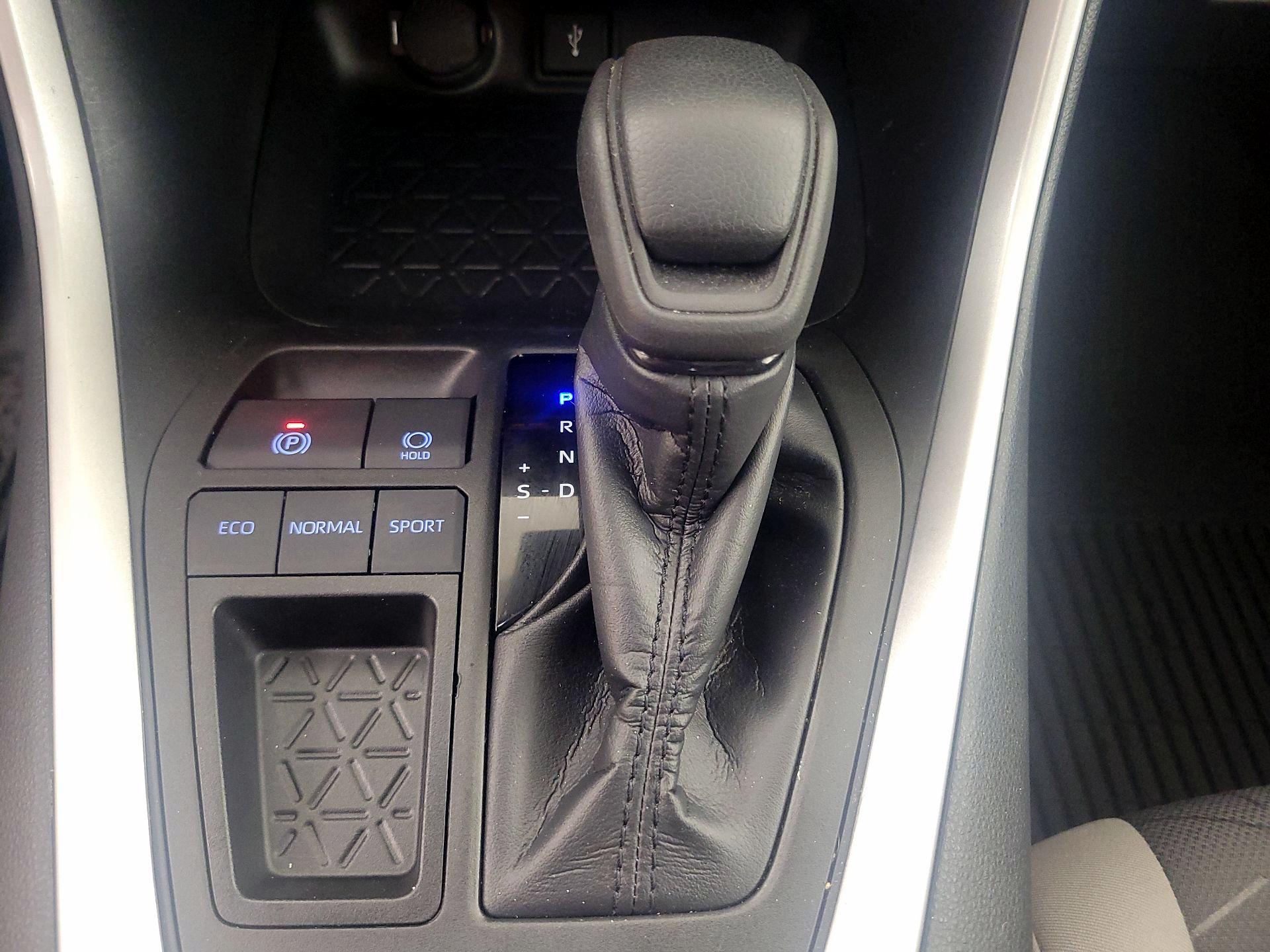 Thumbnail: 2022 Toyota RAV4 - 17