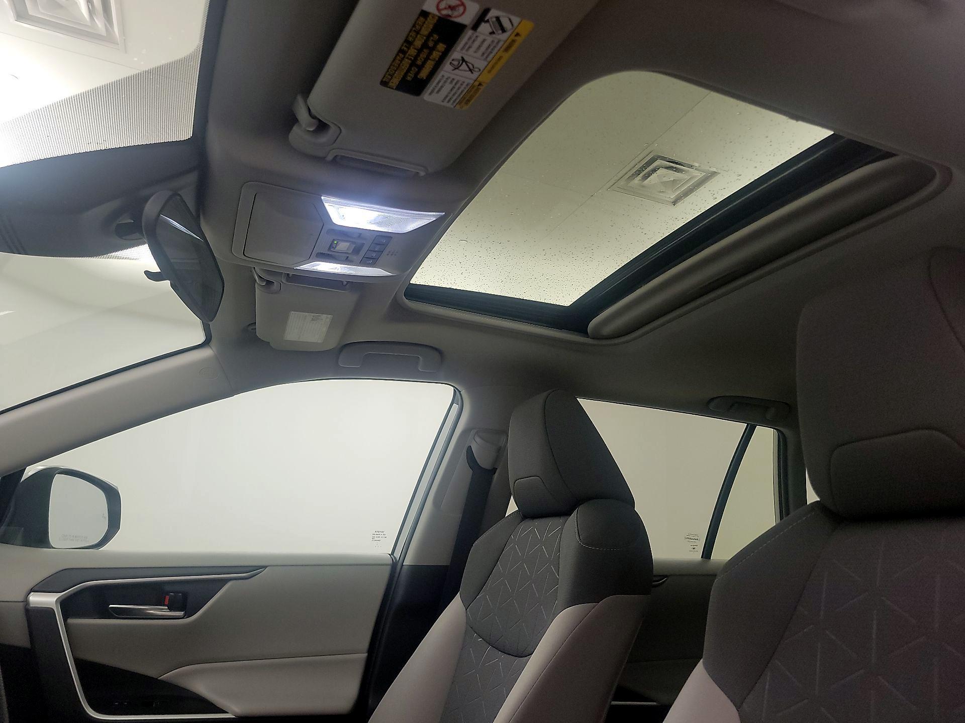 Thumbnail: 2022 Toyota RAV4 - 19