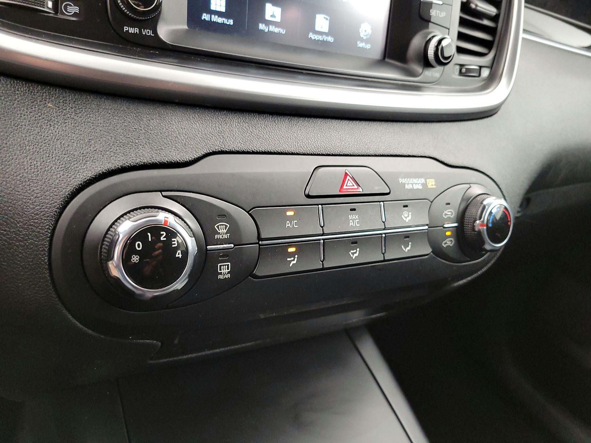 Thumbnail: 2020 Kia Sorento - 16