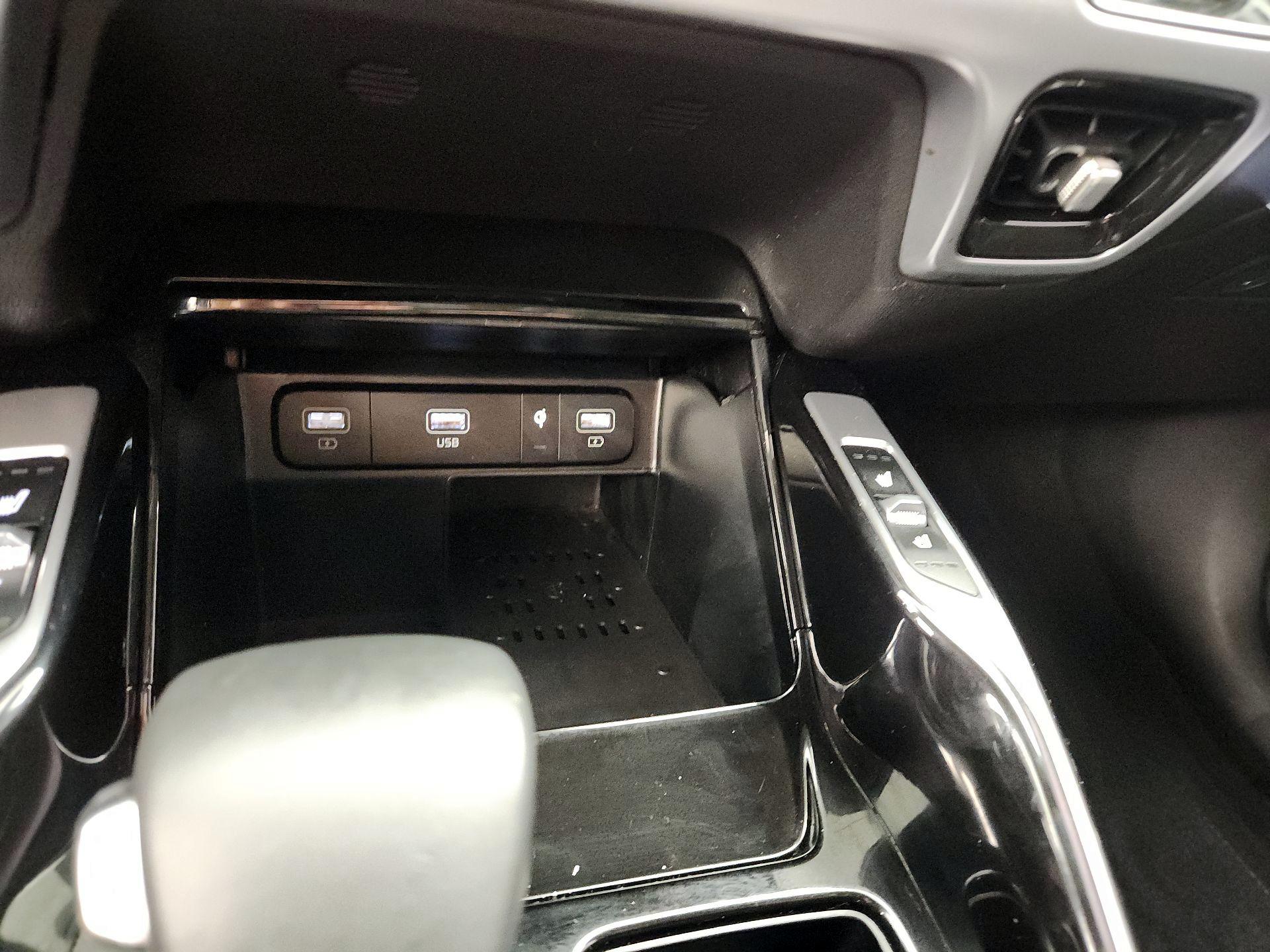 Thumbnail: 2022 Kia Sorento - 18
