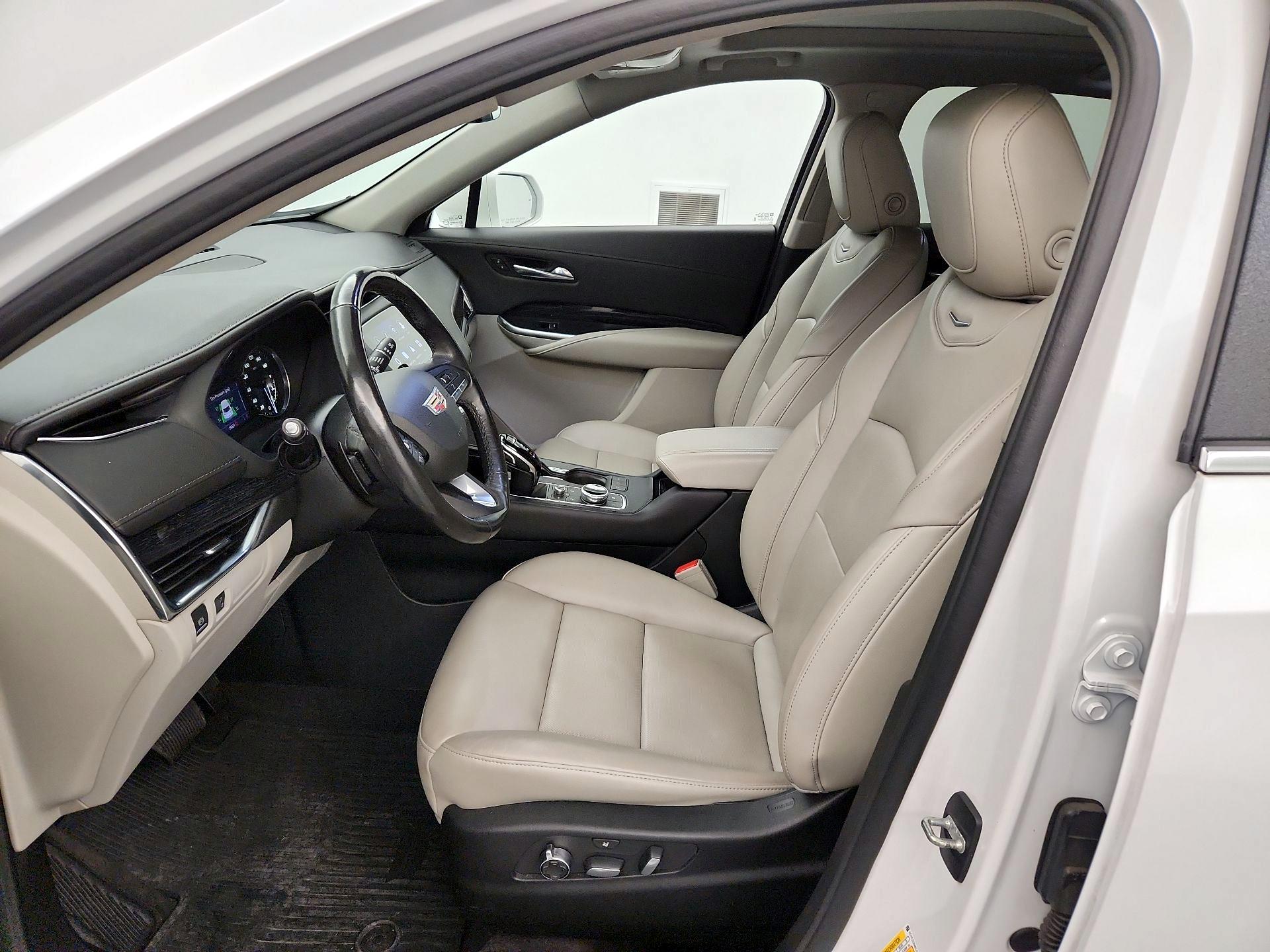 Thumbnail: 2020 Cadillac XT4 - 11