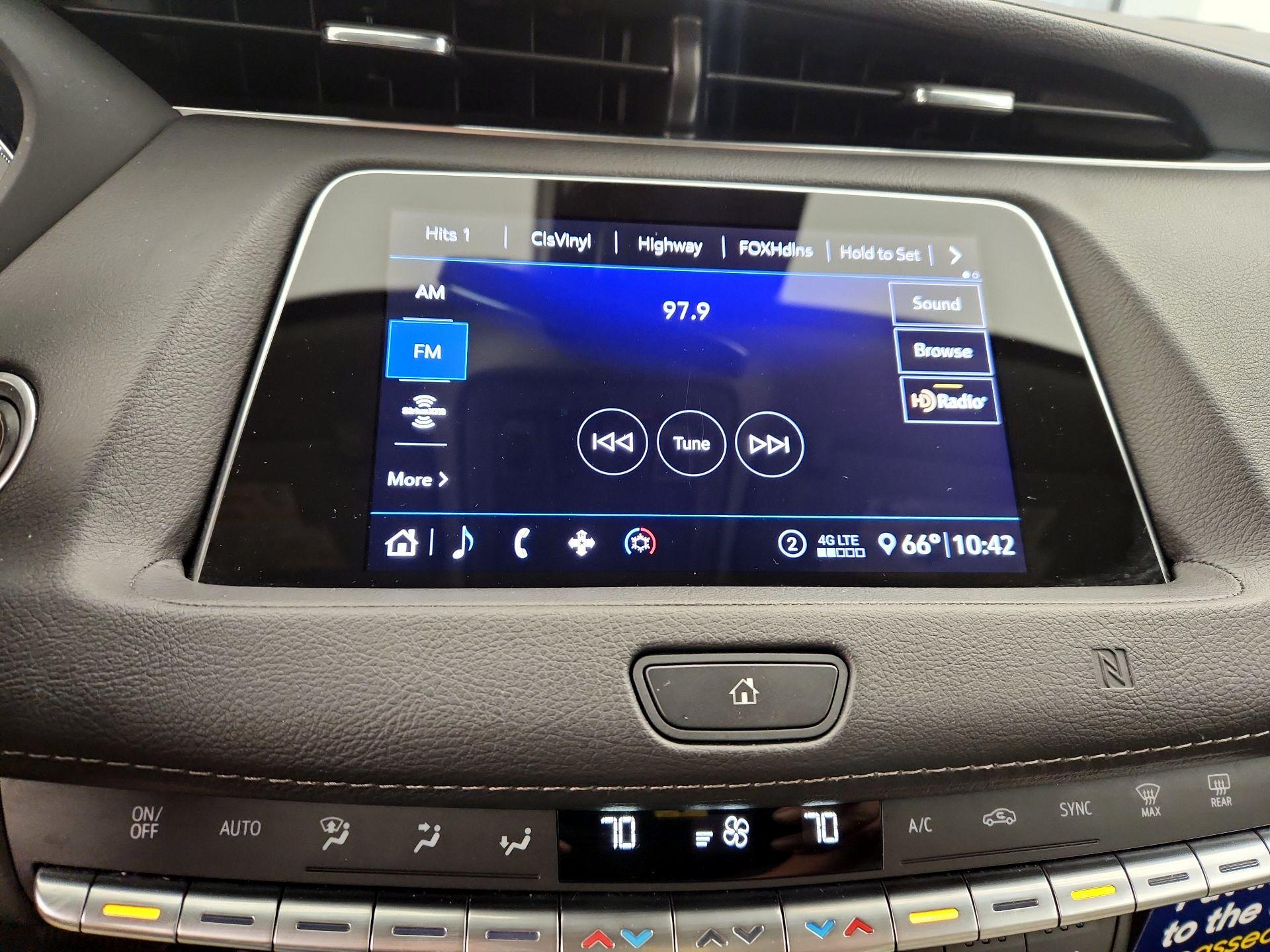 Thumbnail: 2020 Cadillac XT4 - 16