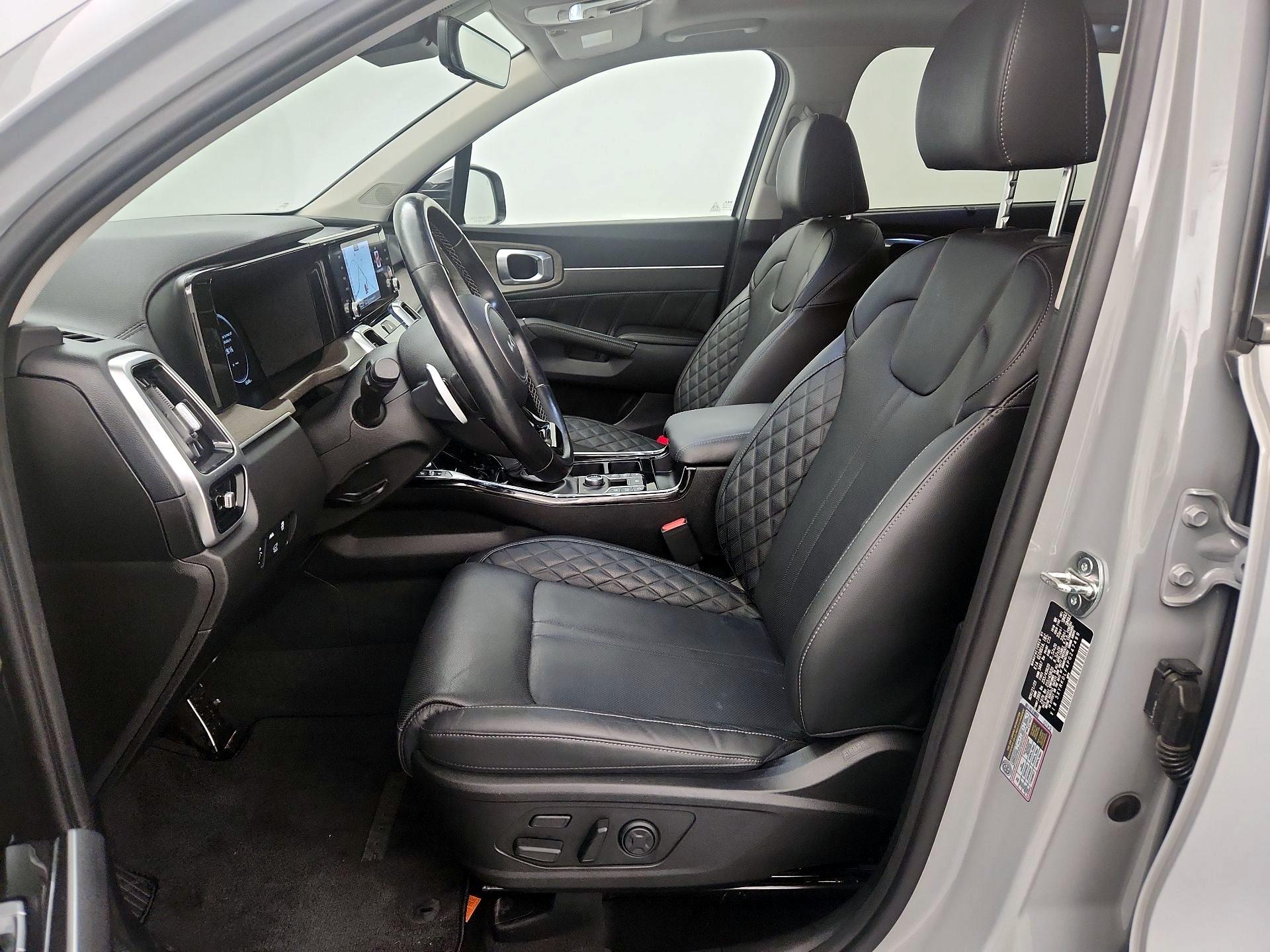 Thumbnail: 2023 Kia Sorento - 11