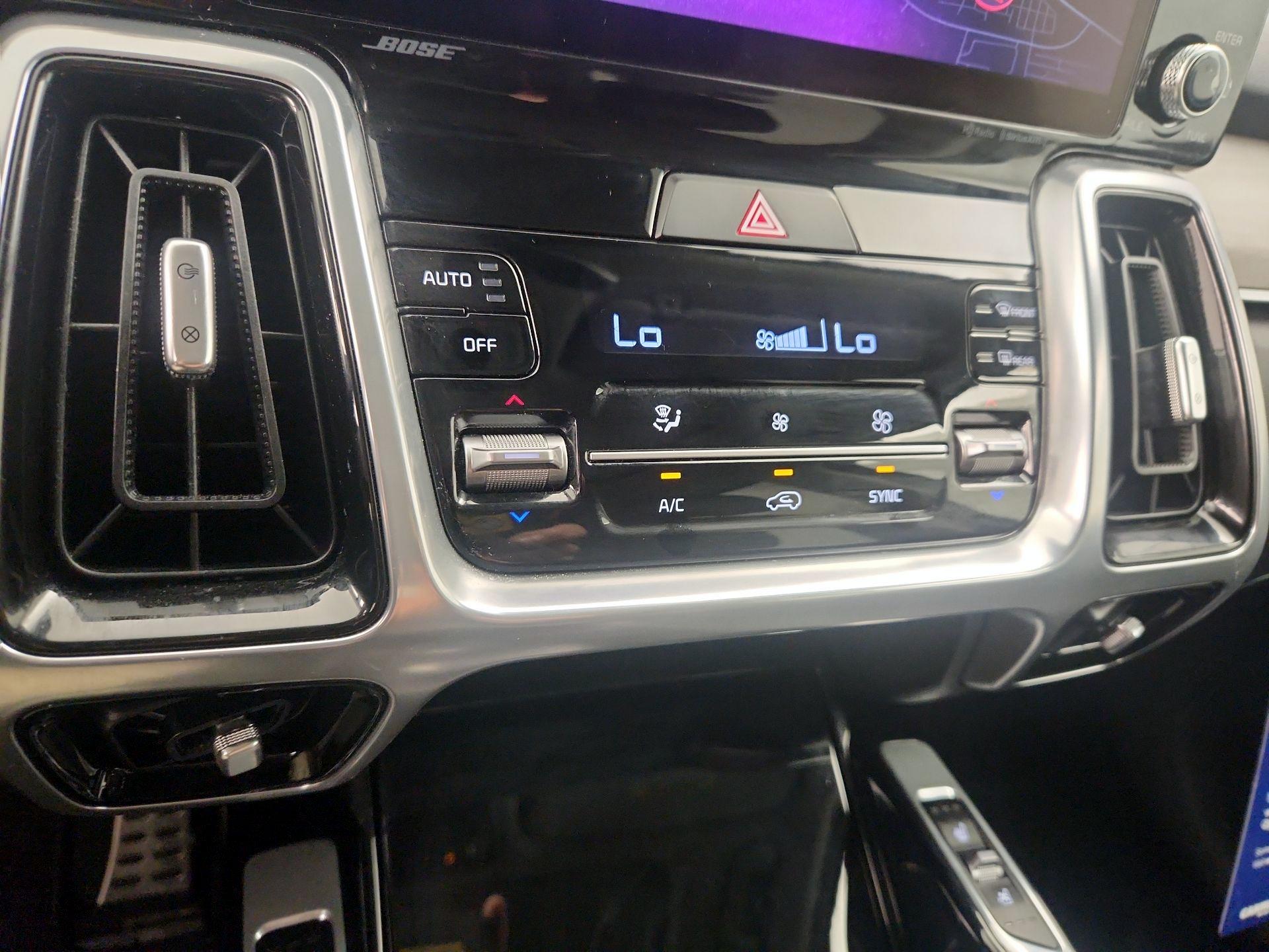 Thumbnail: 2023 Kia Sorento - 17