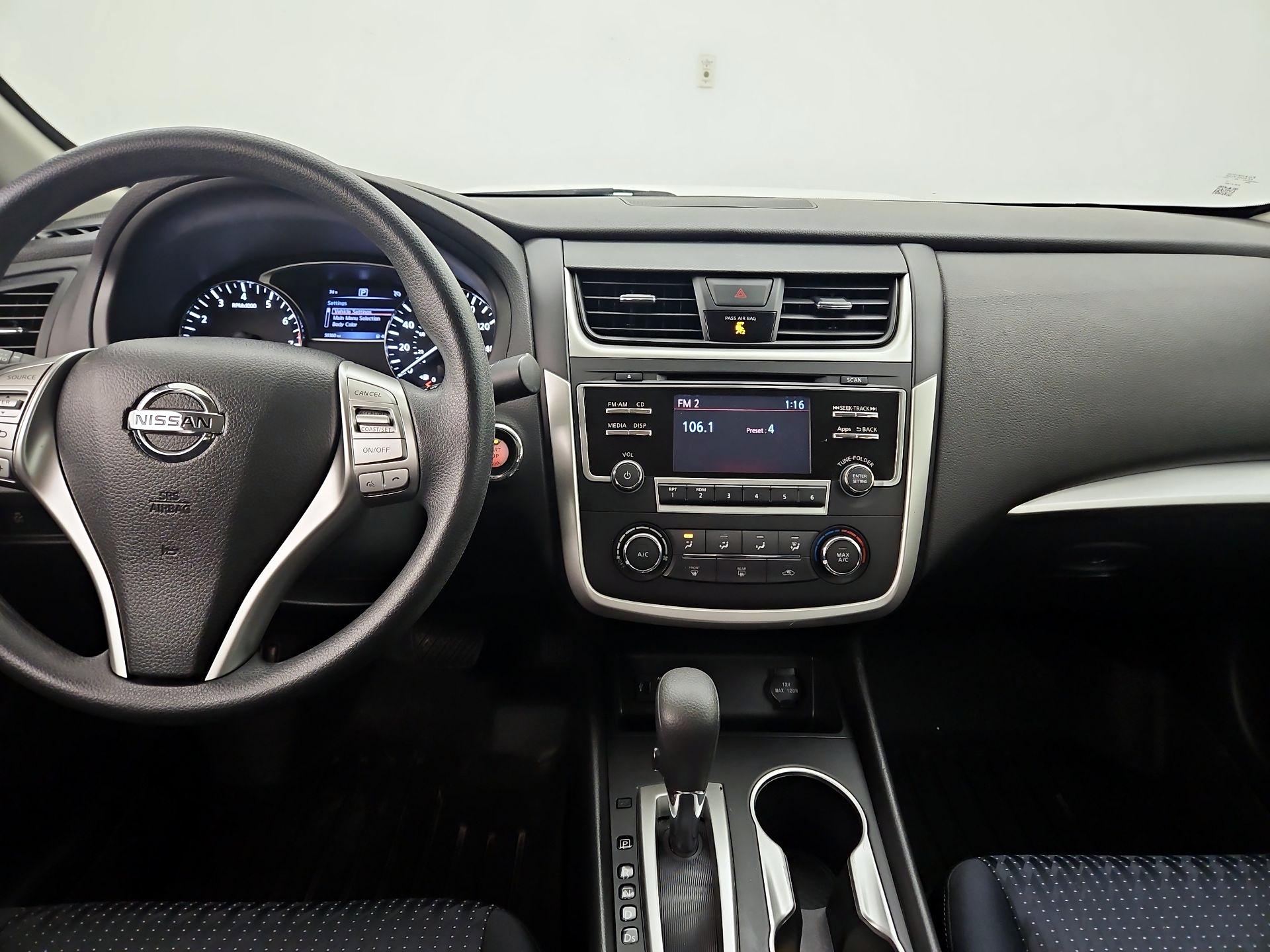 Thumbnail: 2016 Nissan Altima - 9