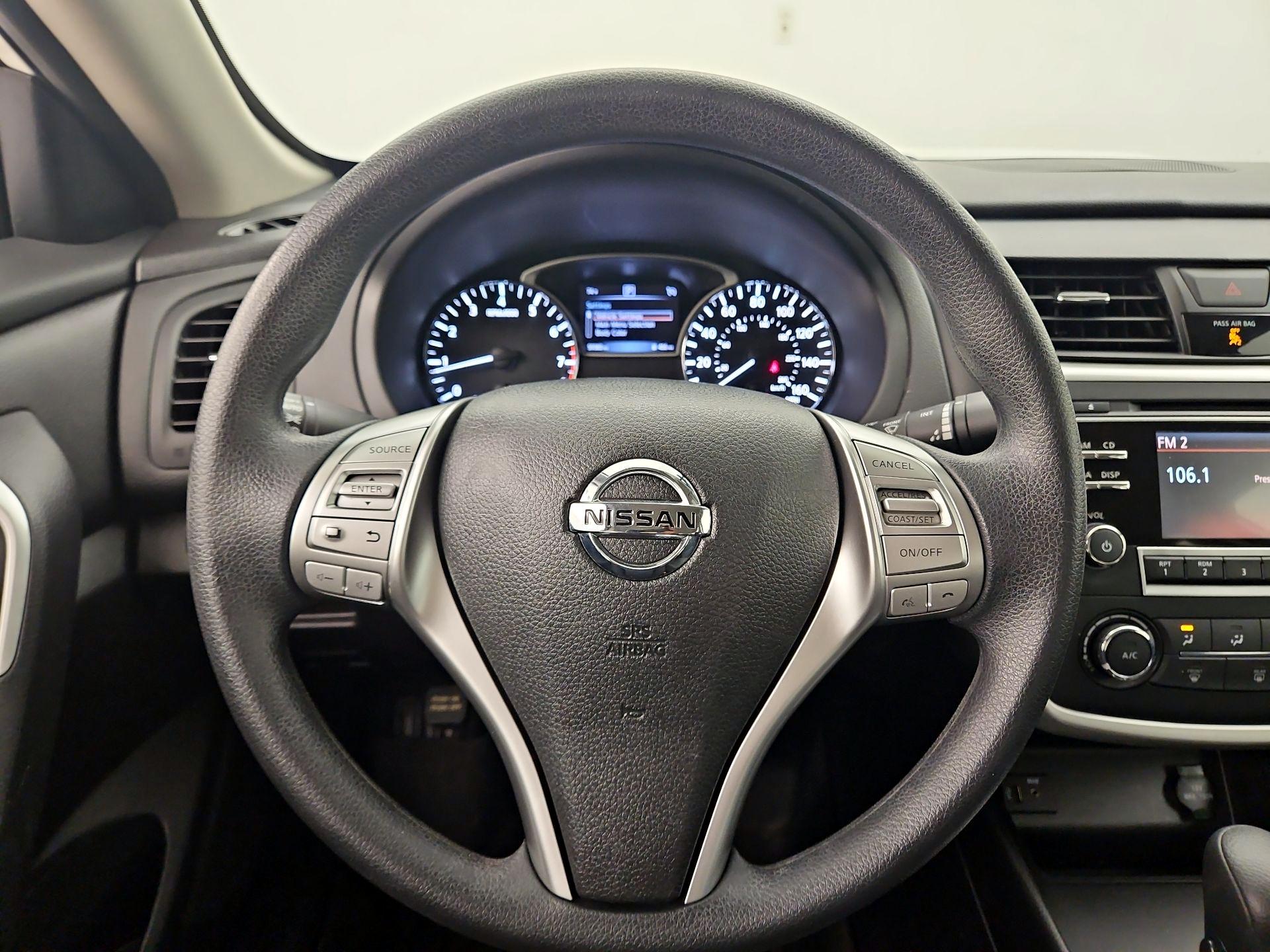 Thumbnail: 2016 Nissan Altima - 10