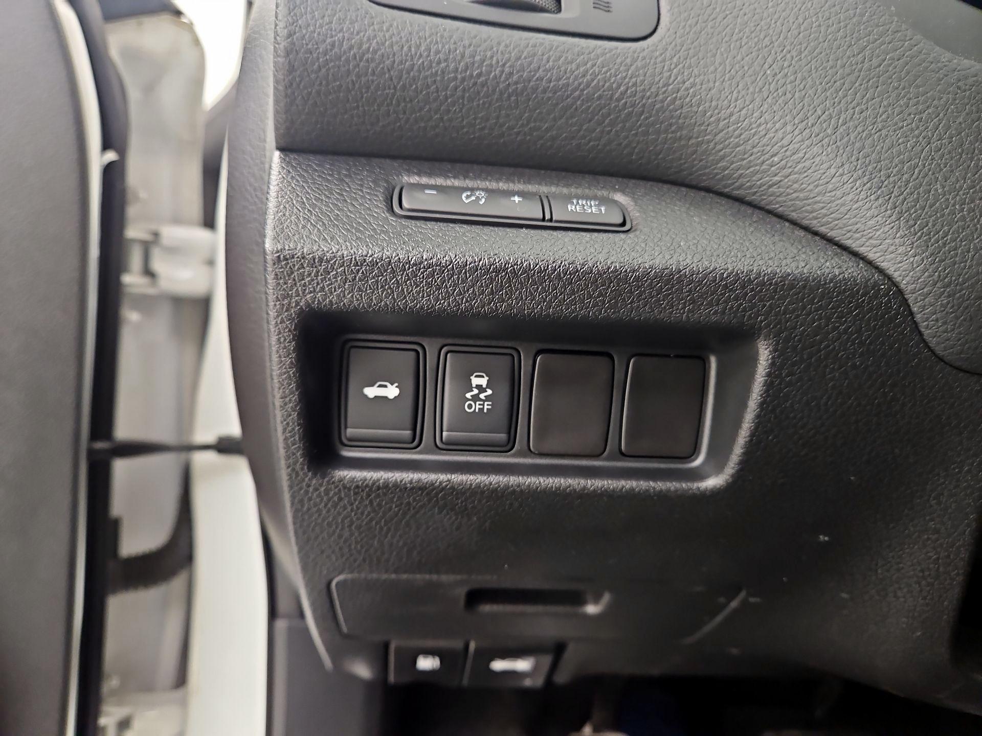 Thumbnail: 2016 Nissan Altima - 13