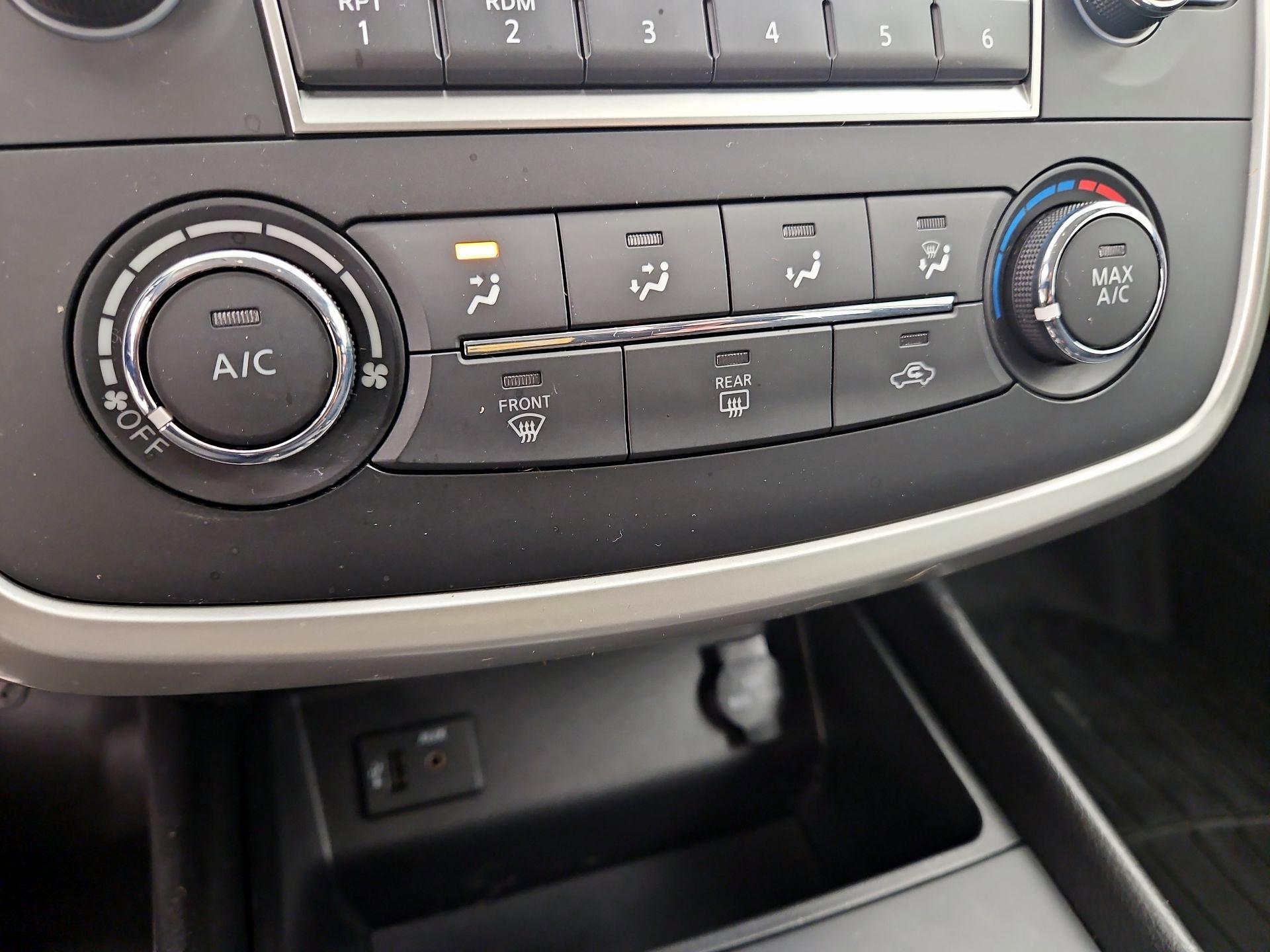 Thumbnail: 2016 Nissan Altima - 16