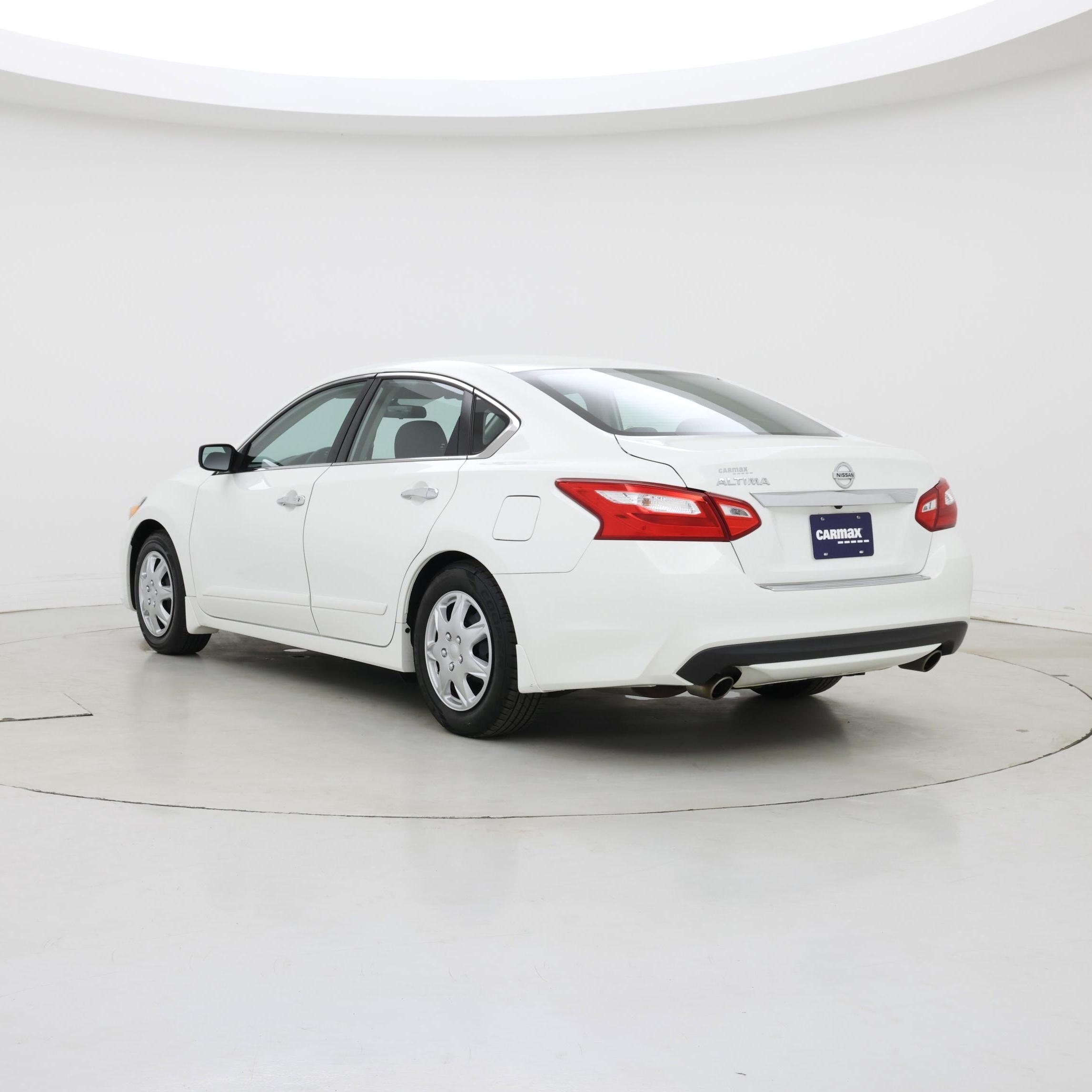 Thumbnail: 2016 Nissan Altima - 2