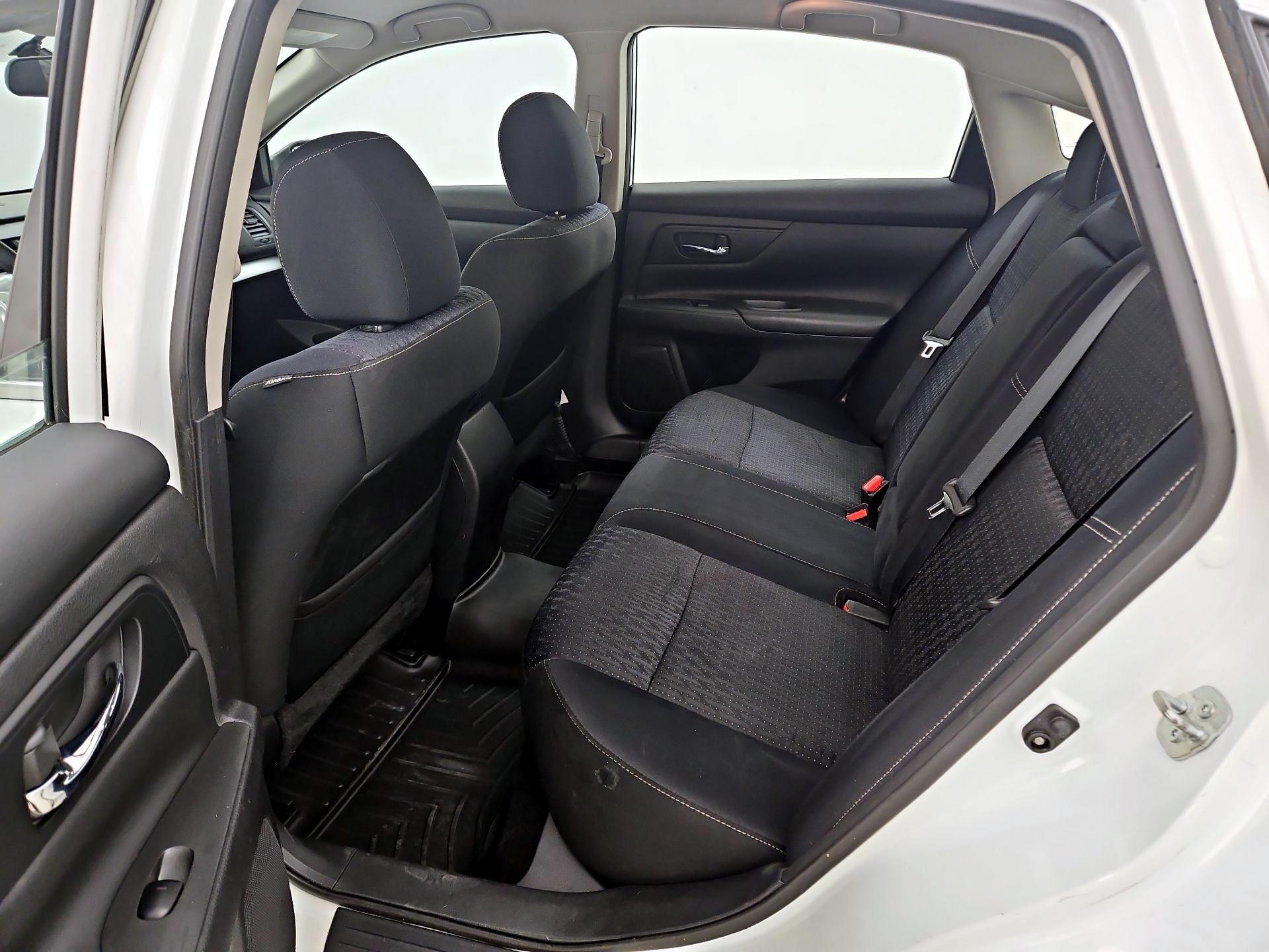 Thumbnail: 2016 Nissan Altima - 19