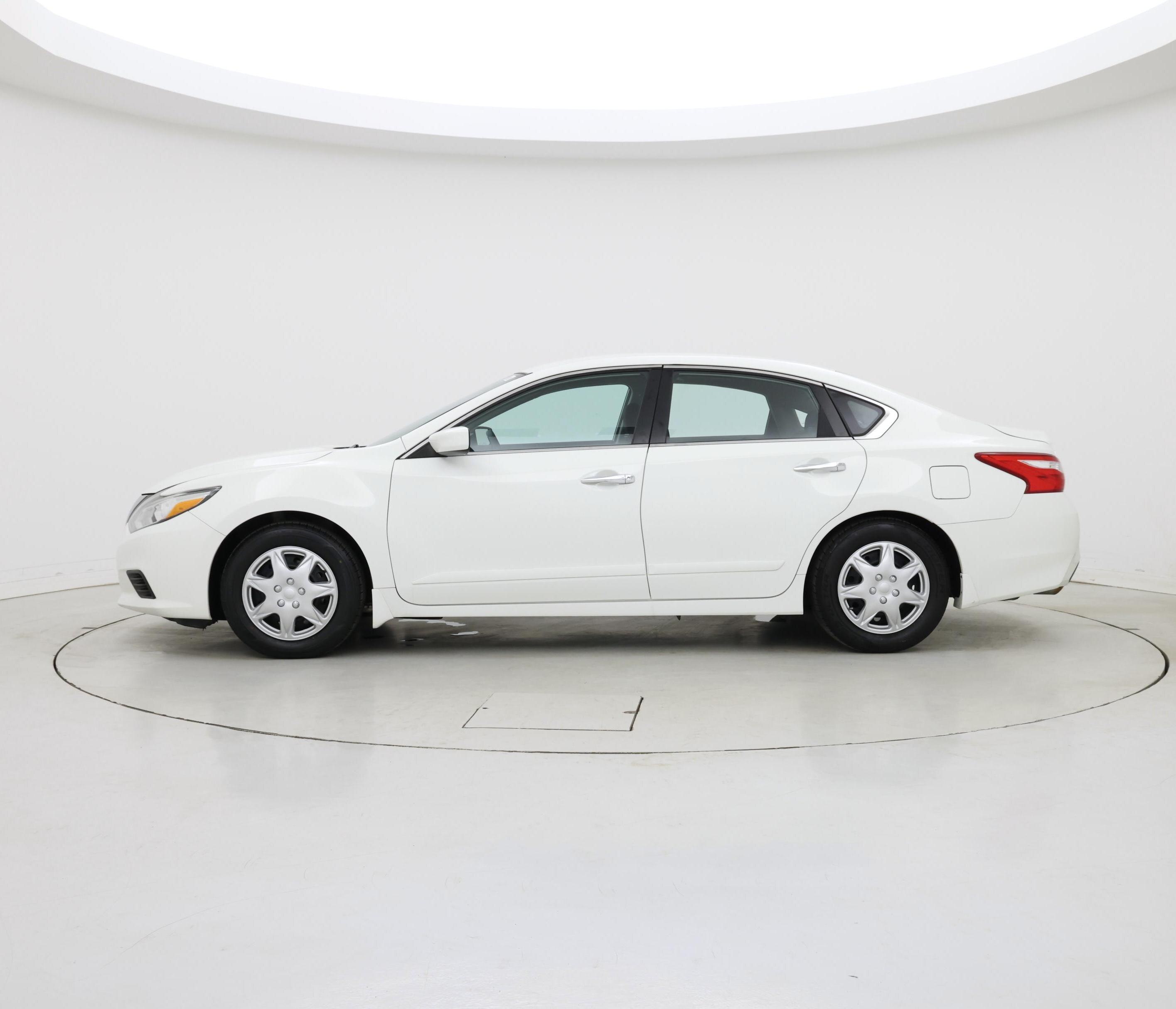 Thumbnail: 2016 Nissan Altima - 3