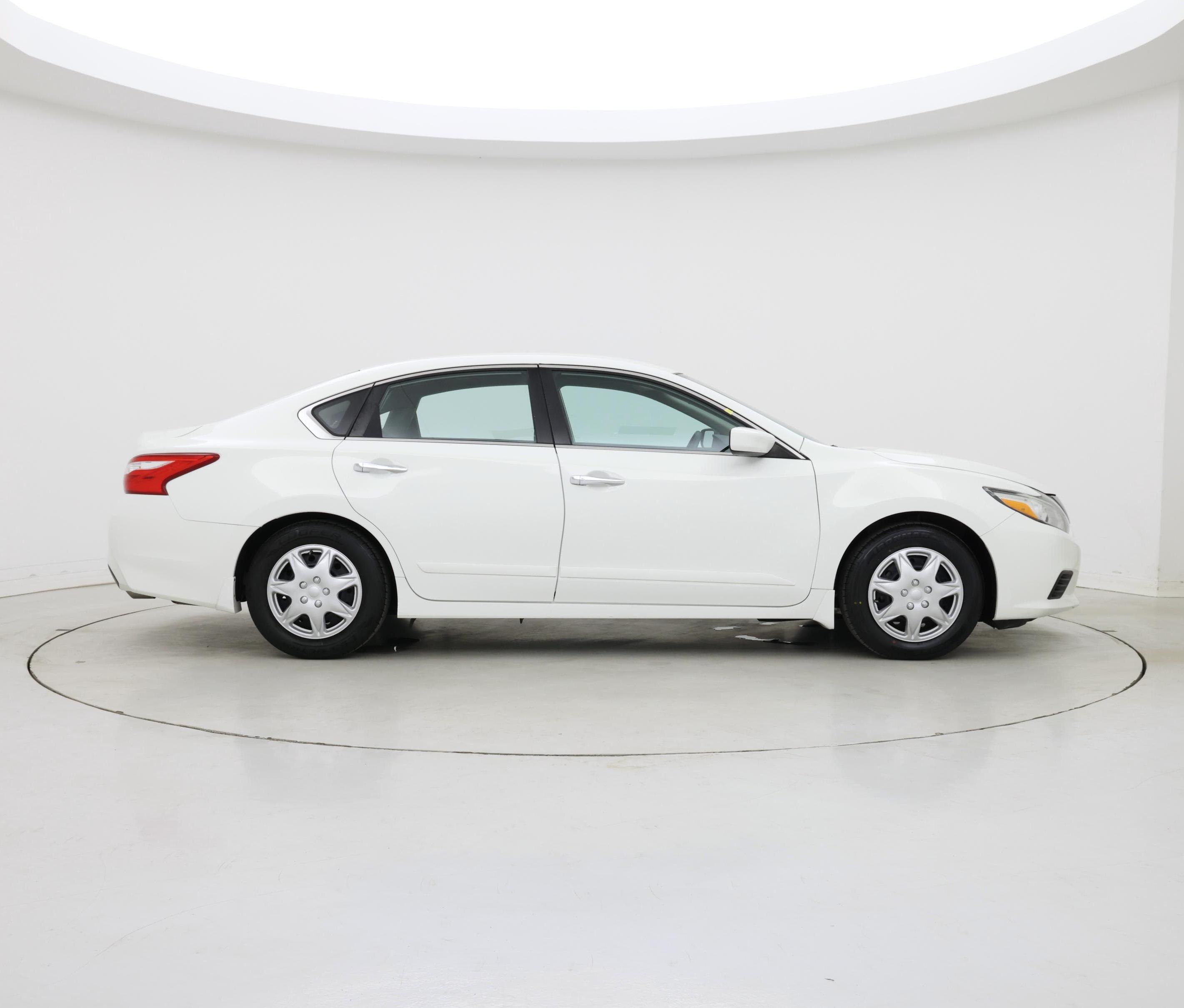 Thumbnail: 2016 Nissan Altima - 7
